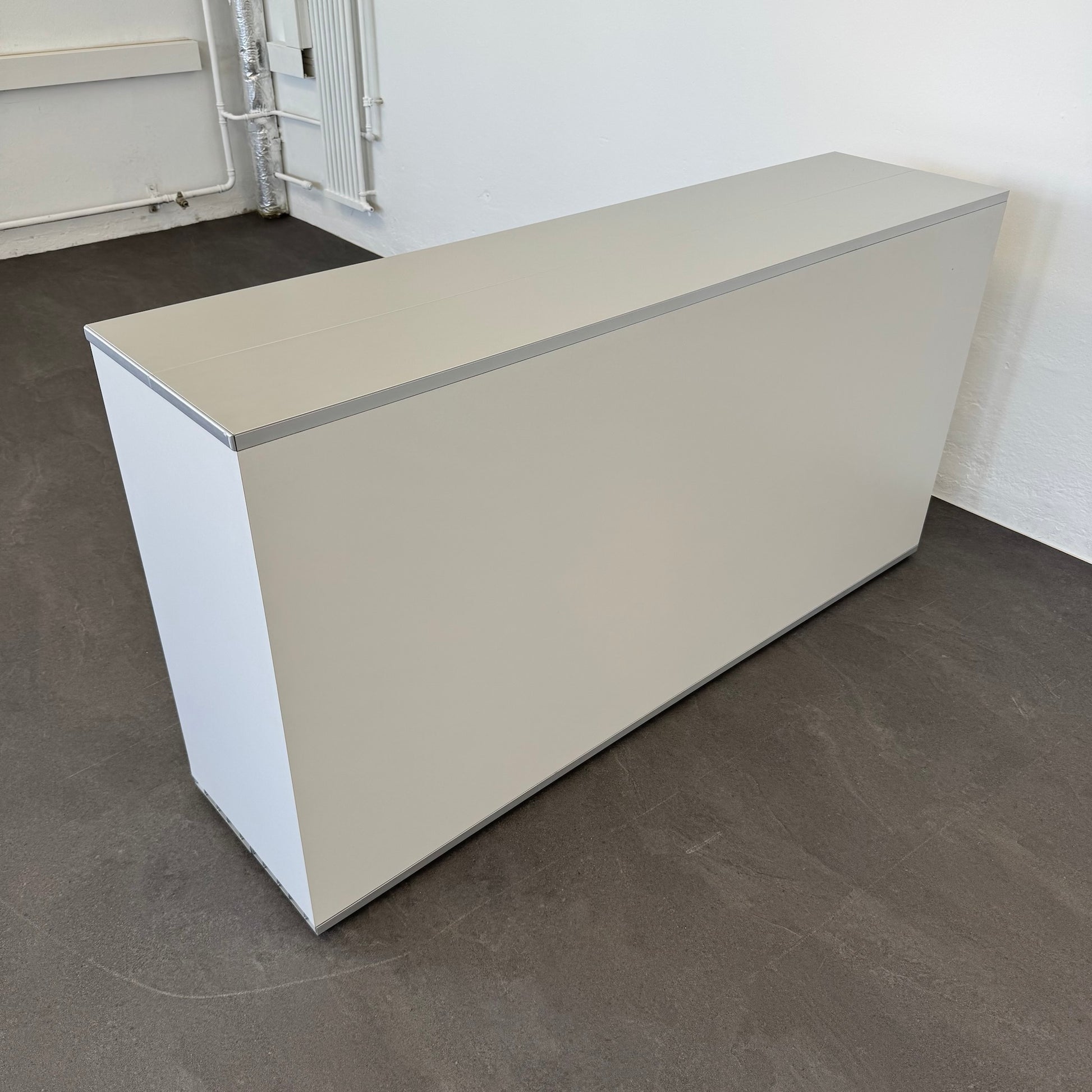 Denz D3 Schiebetür-Aktenschrank Ansicht von hinten