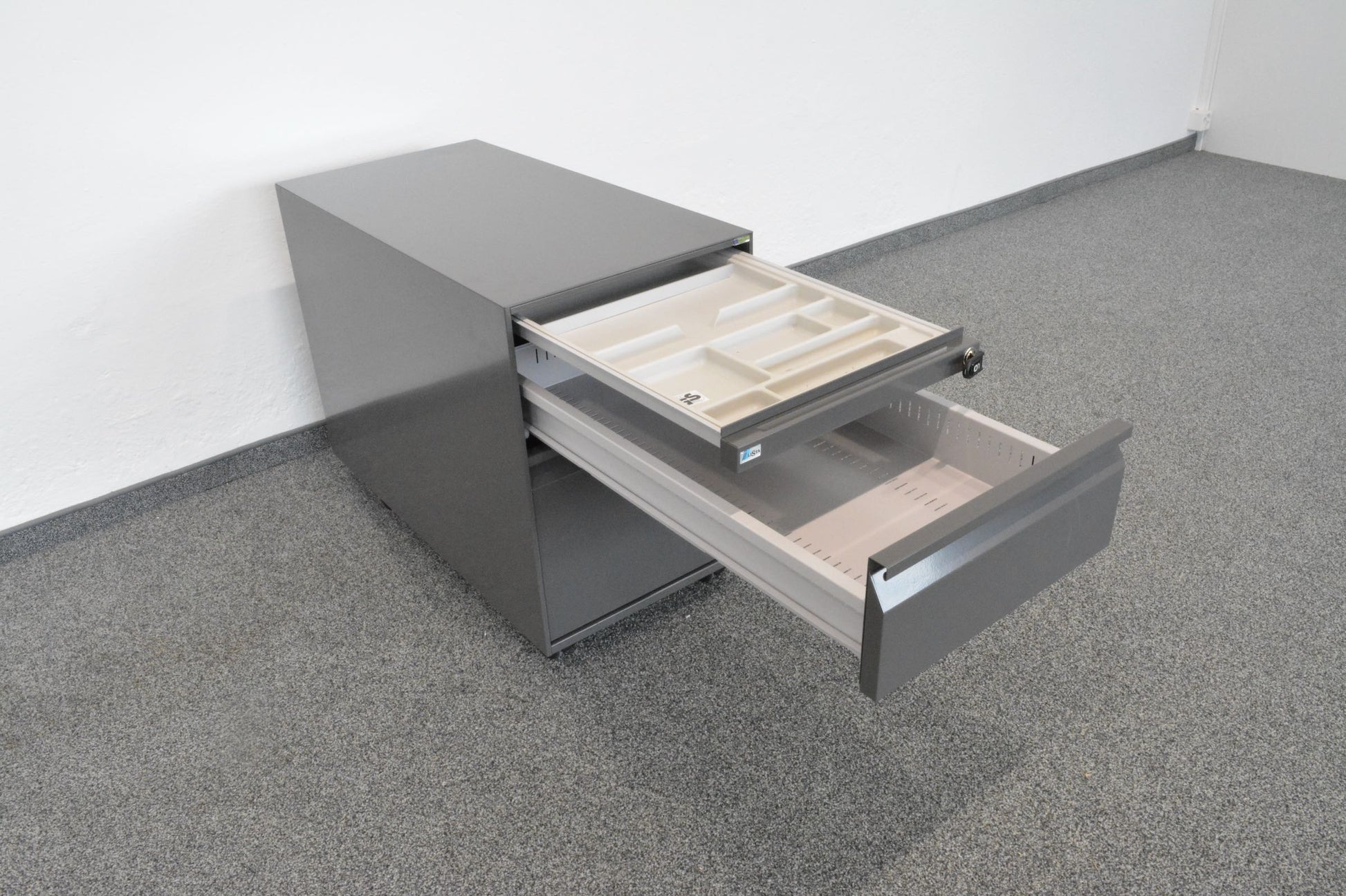 Lista Office Serie L Roll-Korpus mit Schublade offen