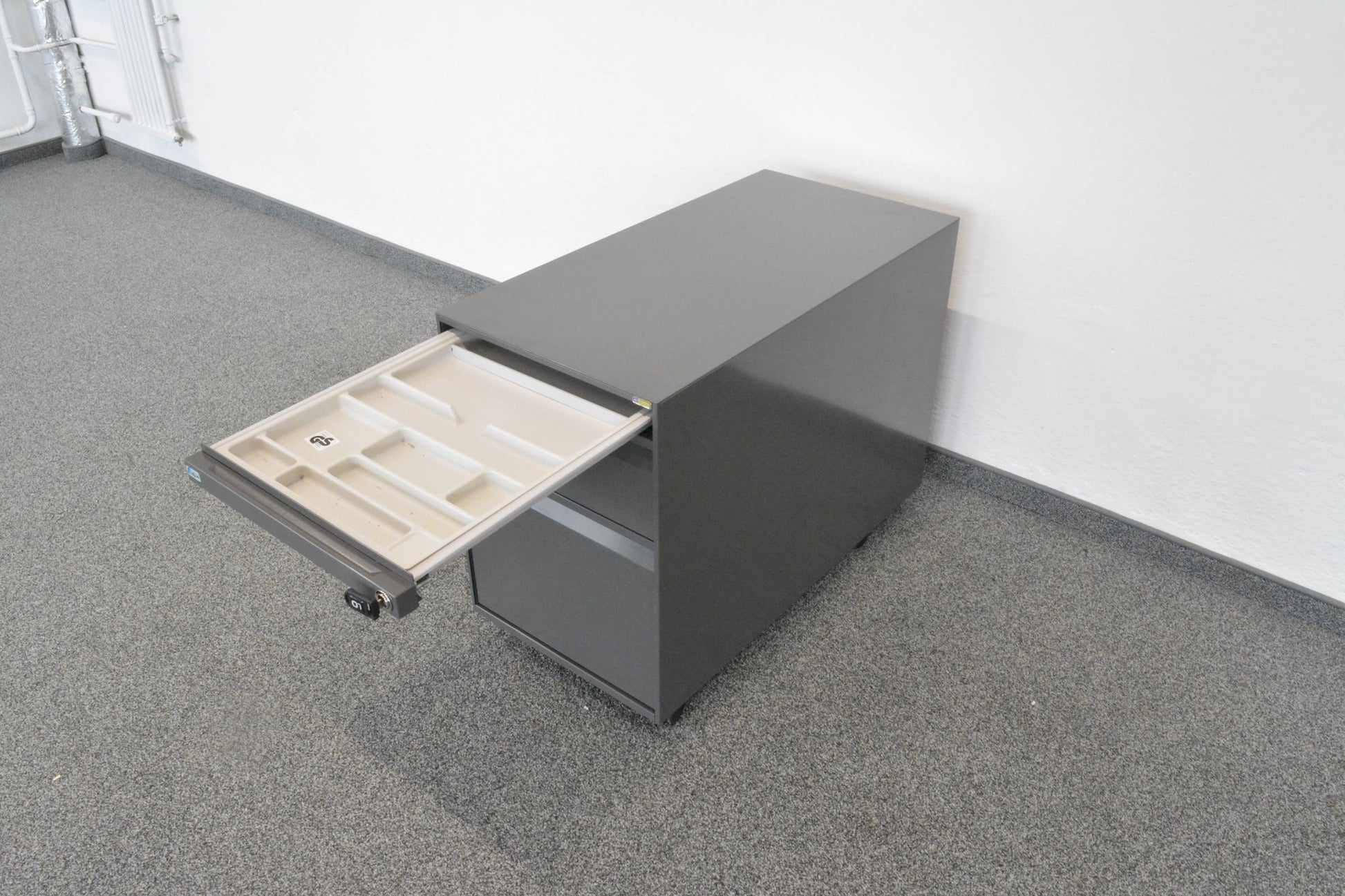 Lista Office Serie L Roll-Korpus mit Materialschale offen