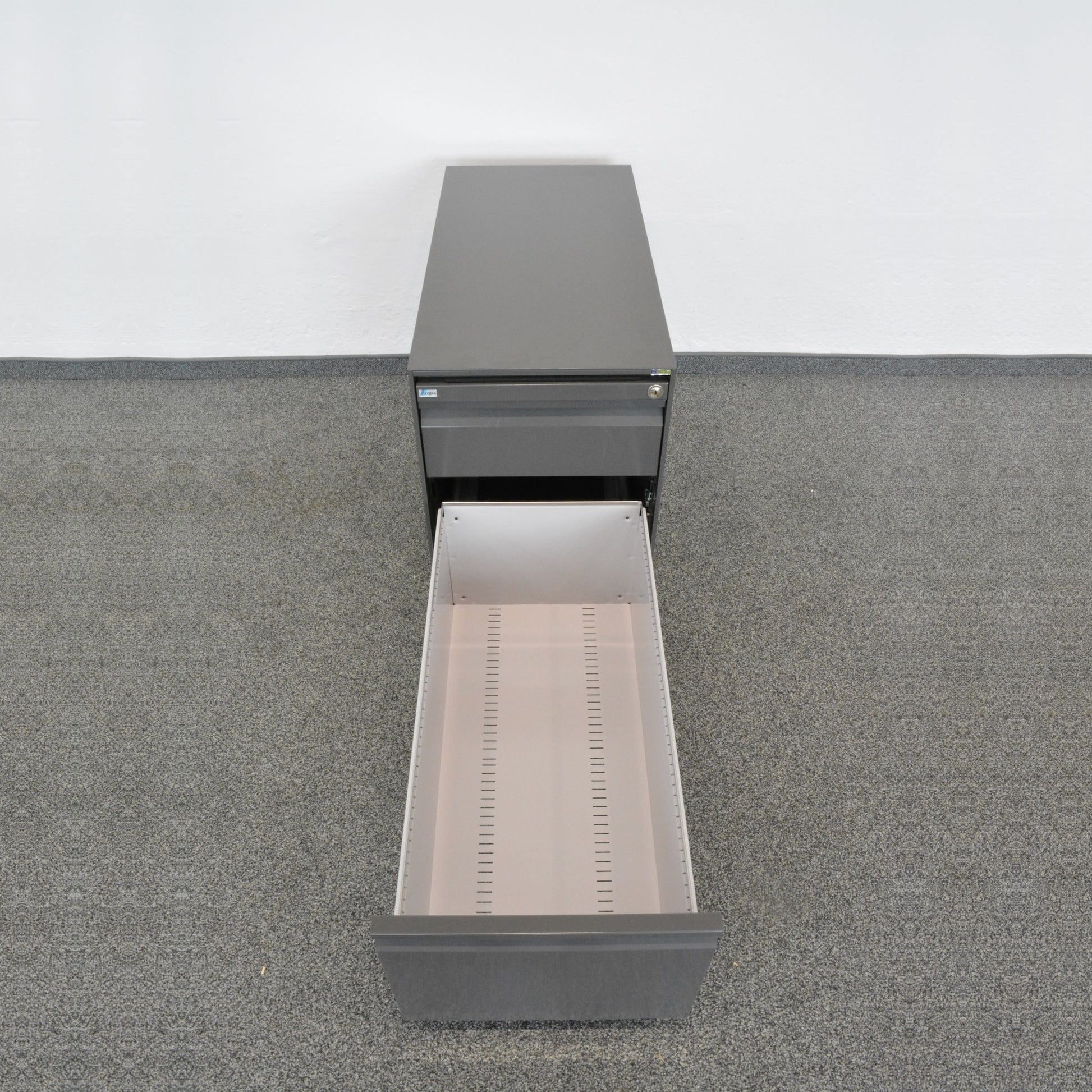 Lista Office Serie L Roll-Korpus mit HR-Auszug offen