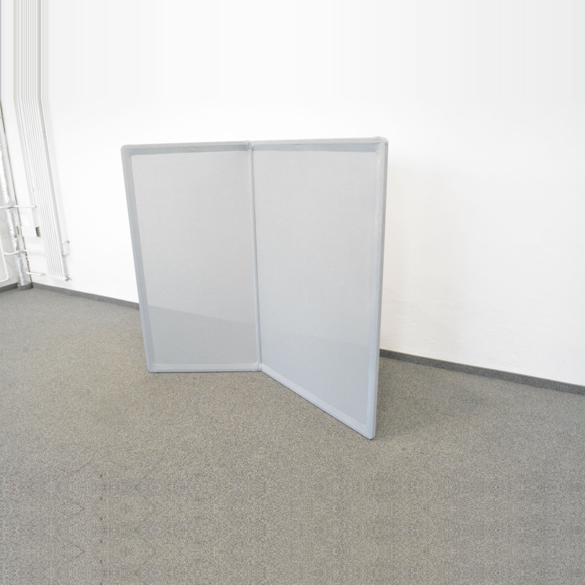 Steelcase B-Free Trennwand seitliche Ansicht