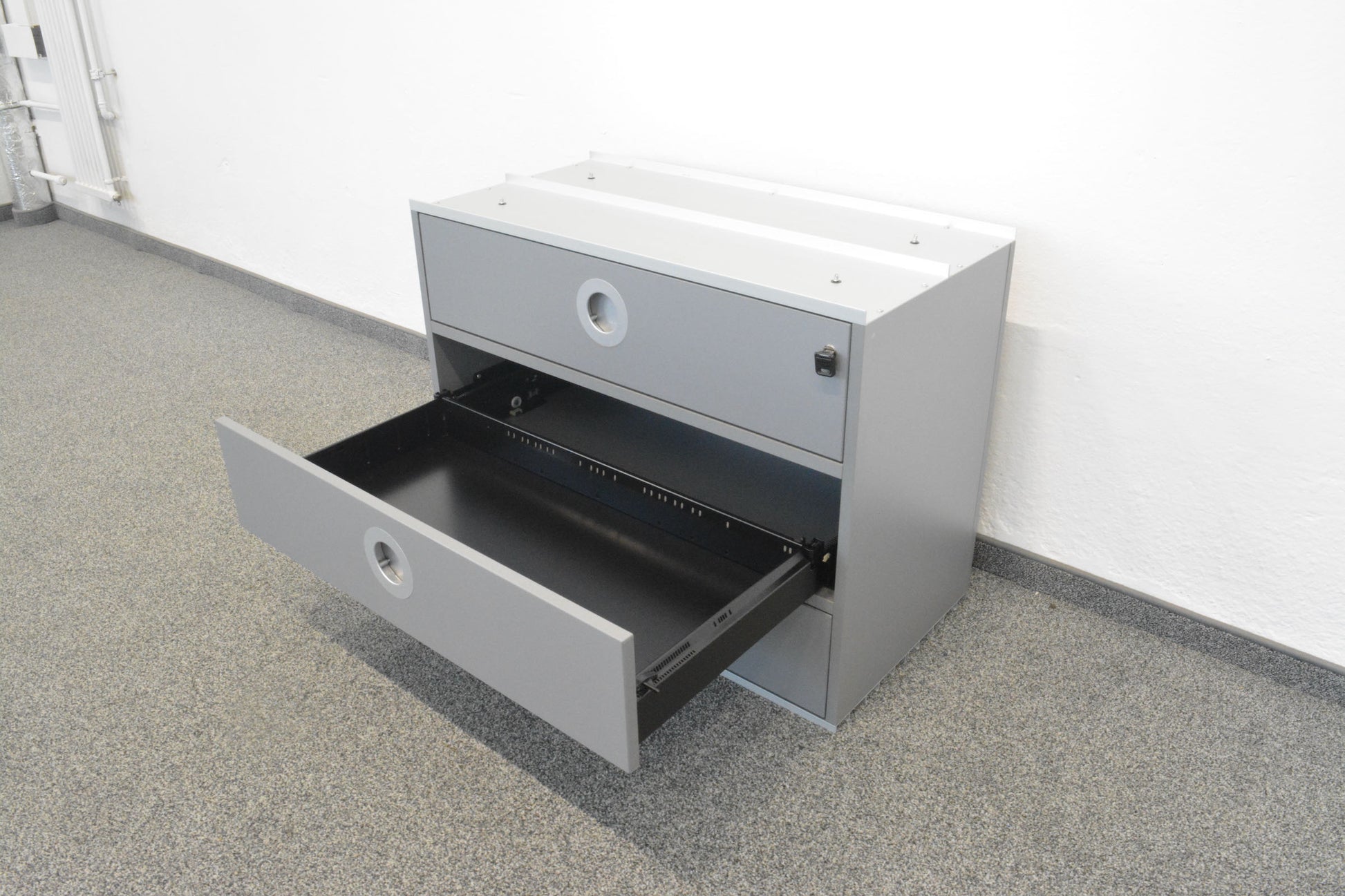 Denz D3 Sideboard mit mittlerer Schublade offen