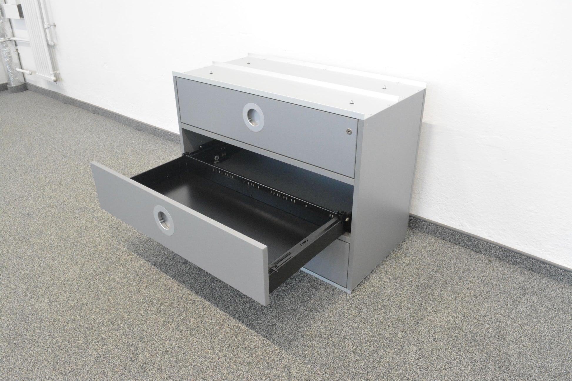 Denz D3 Sideboard mit mittlerer Schublade offen