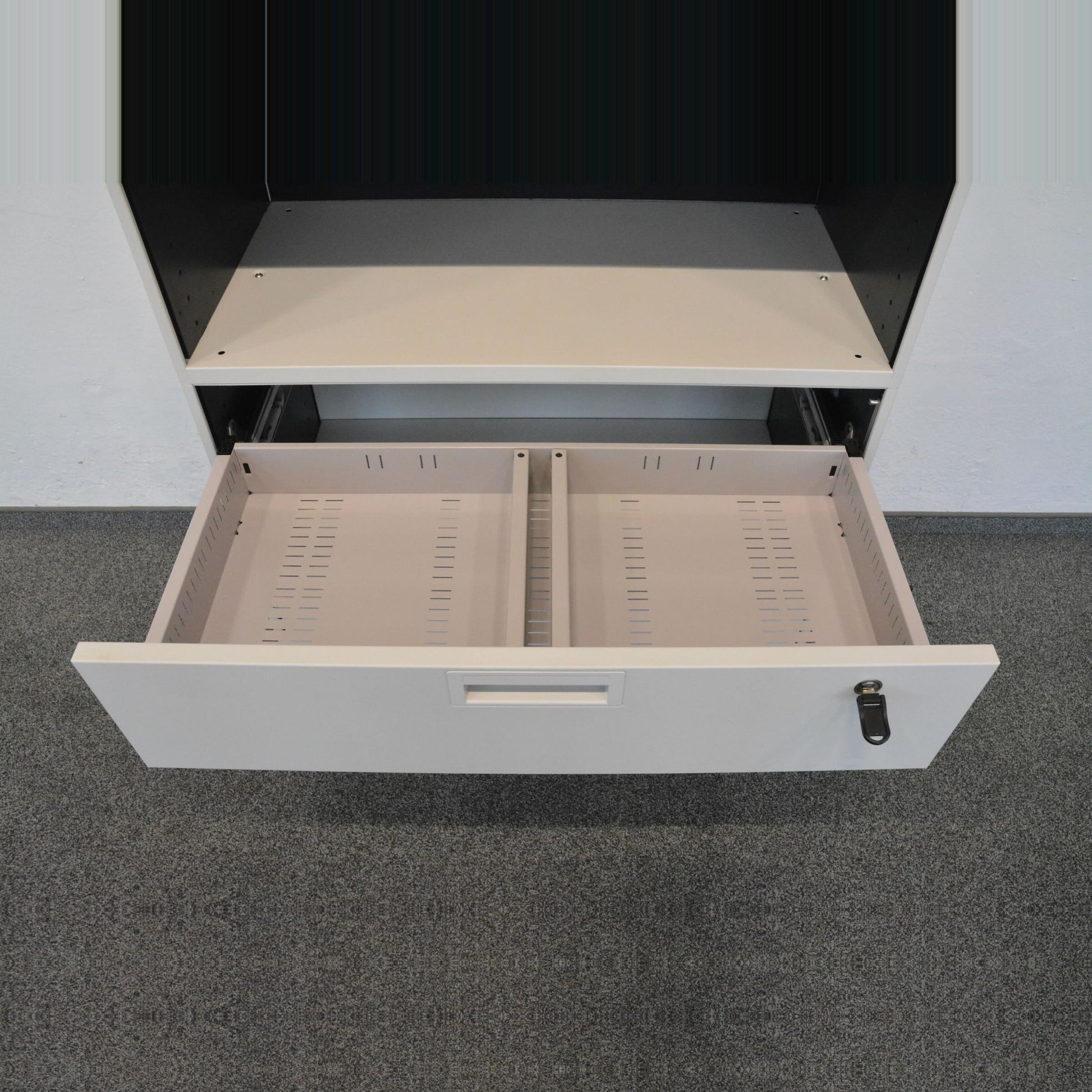 Lista Office Qub Modul-Kombination  mit Breitschublade offen