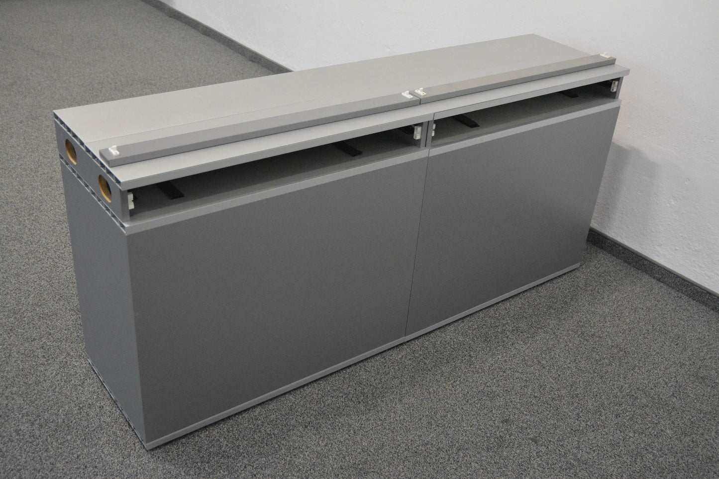 Denz D3 Sideboard Ansicht von hinten mit Kabelführung offen