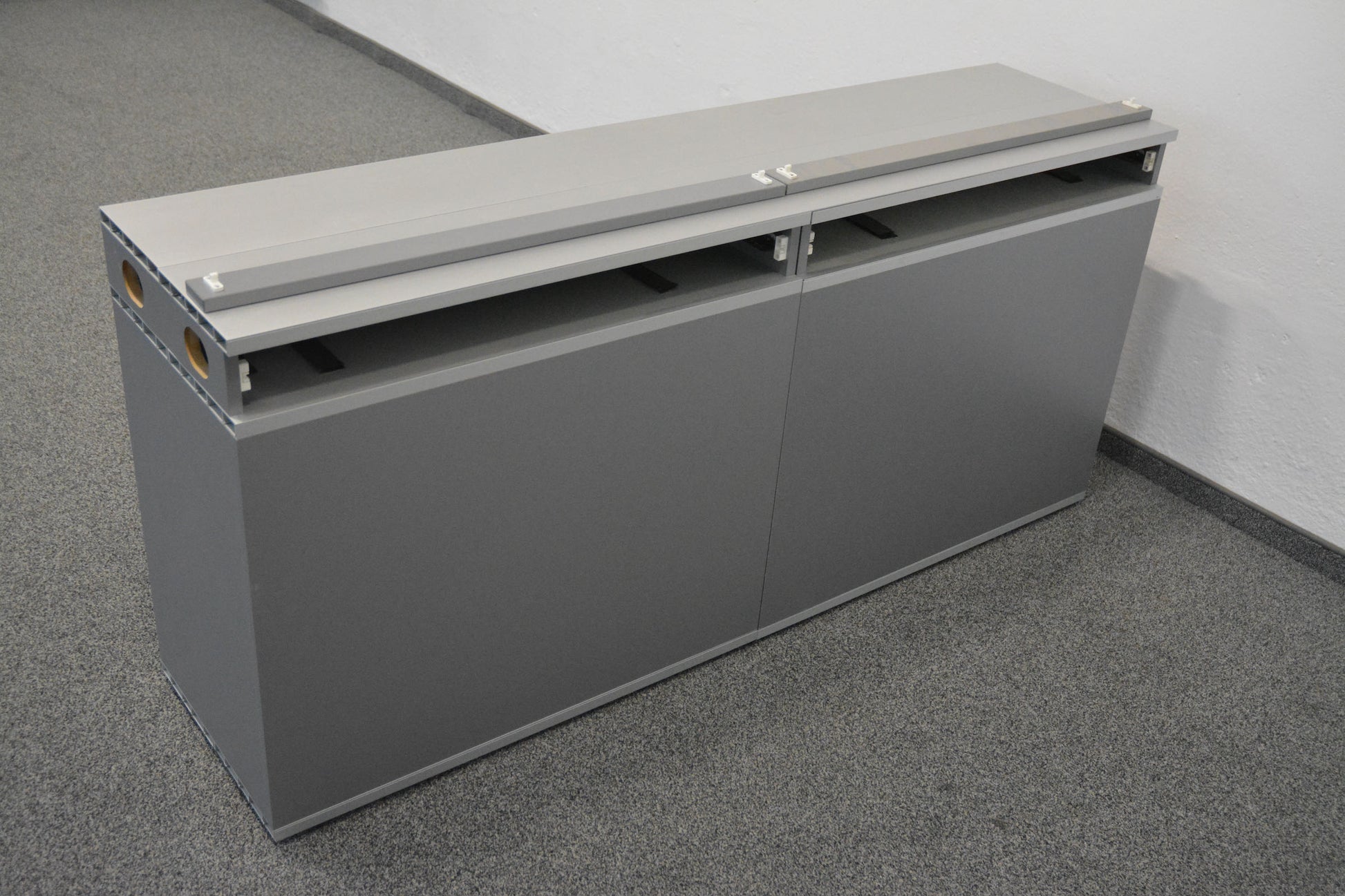 Denz D3 Sideboard Ansicht von hinten mit Kabelführung offen