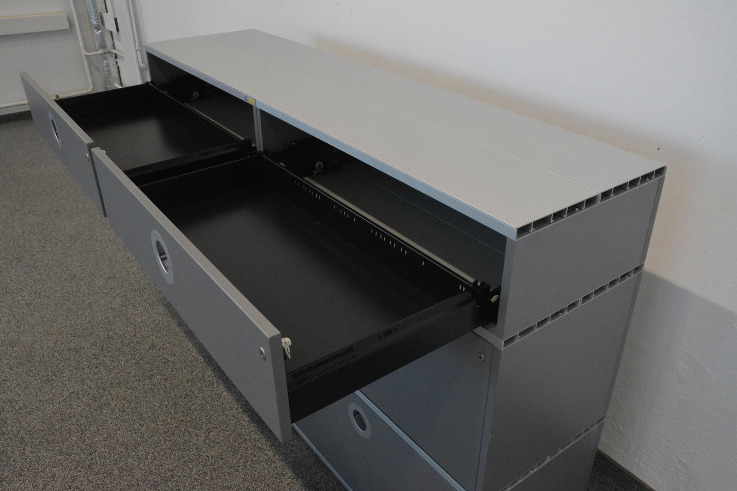 Denz D3 Sideboard Detailansicht mit oberen Schubladen A6 offen