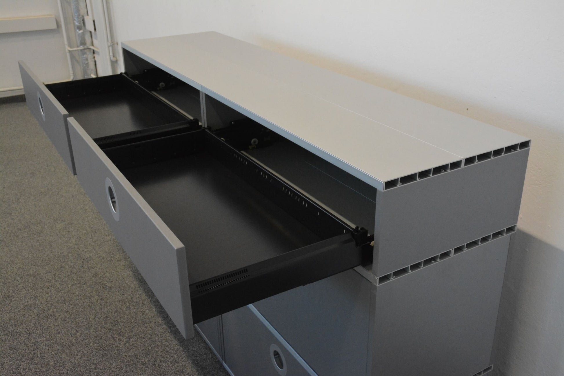 Denz D3 Sideboard Detailansicht mit oberen Schubladen A6 offen