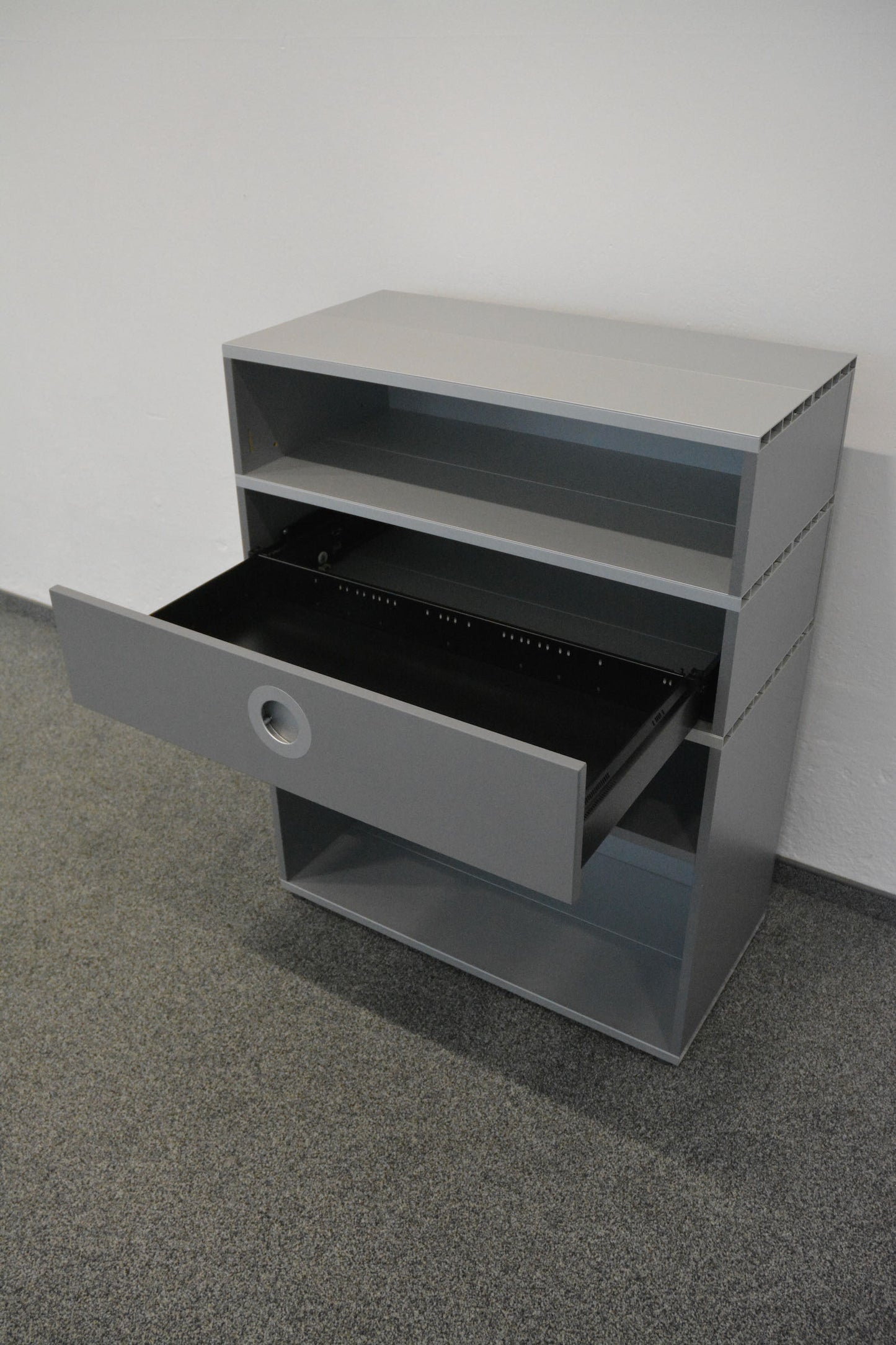Denz D3 Sideboard Detailansicht Schublade A6 offen