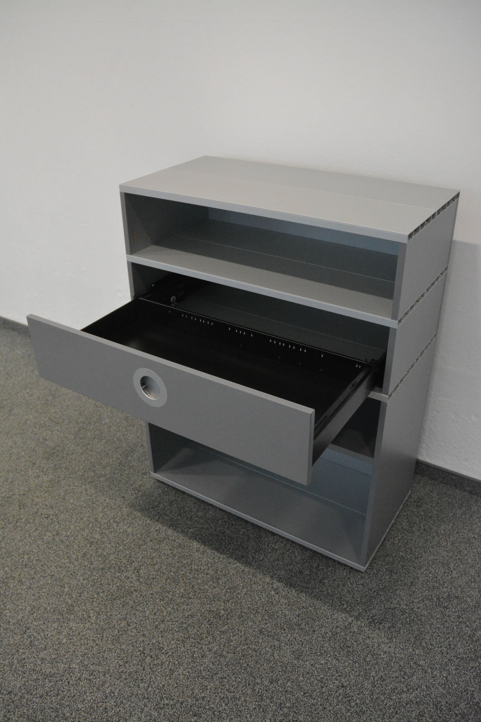 Denz D3 Sideboard Detailansicht Schublade A6 offen