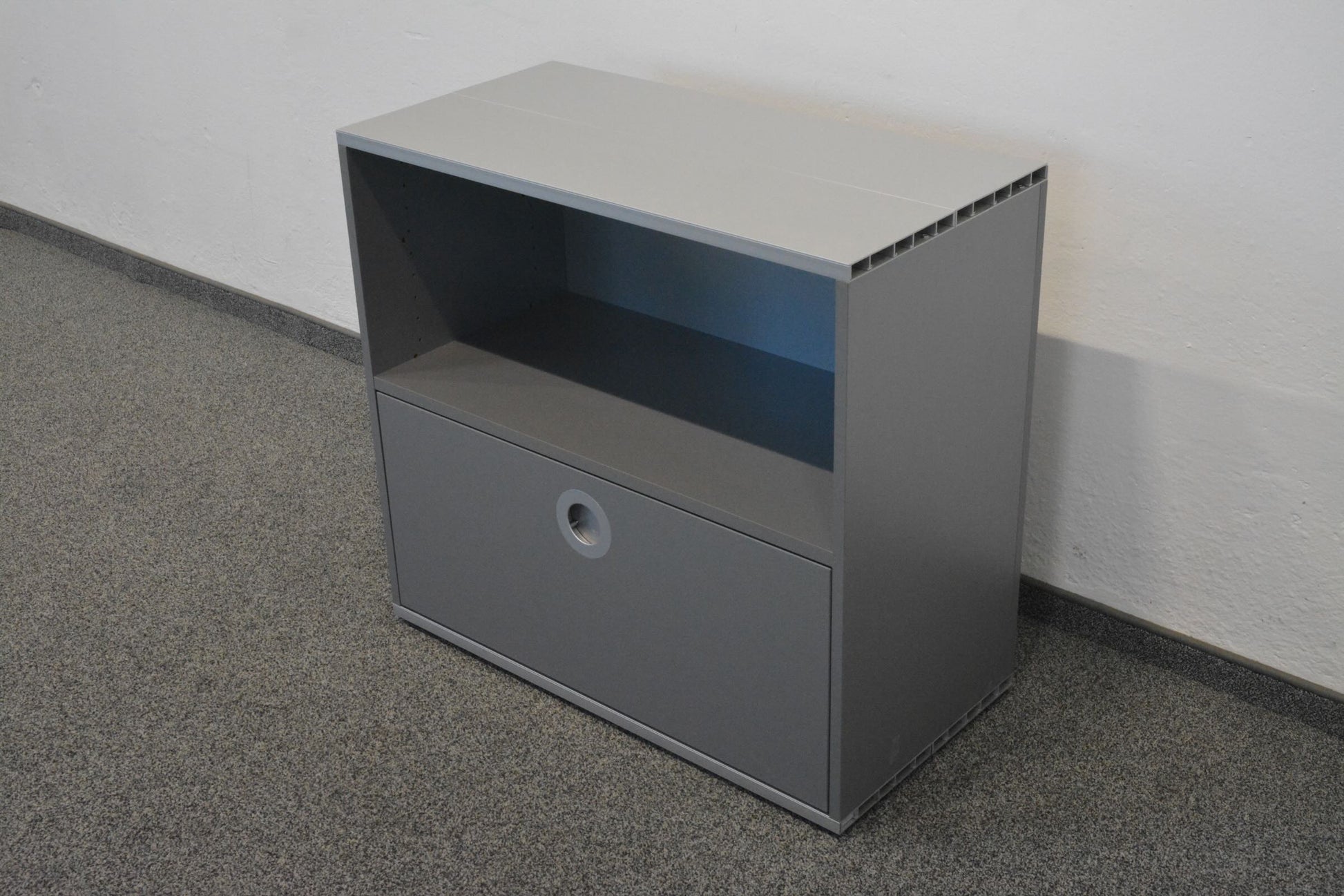 Denz D3 Sideboard mit Abdeckung Aluminium in Silbergrau