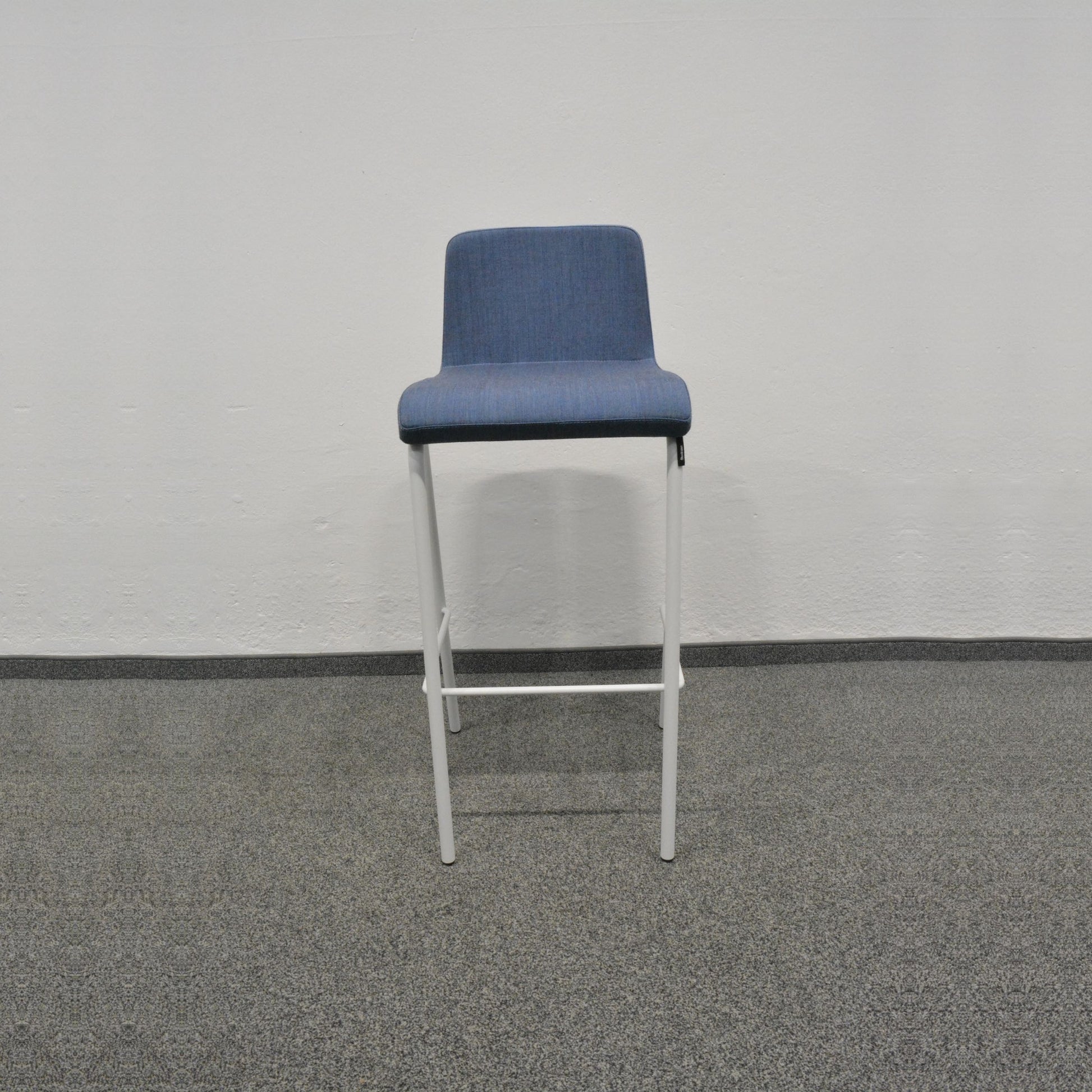 Steelcase B-Free Barhocker mit einer Sitzhöhe von 780 mm
