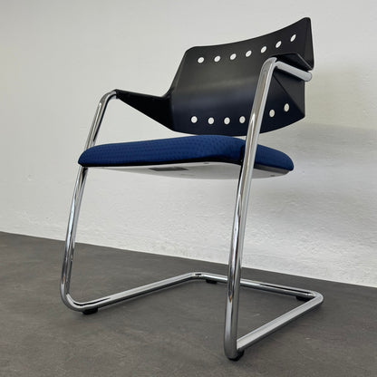 Girsberger 3300 Freischwinger seitliche Ansicht von rechts unten - 6012268