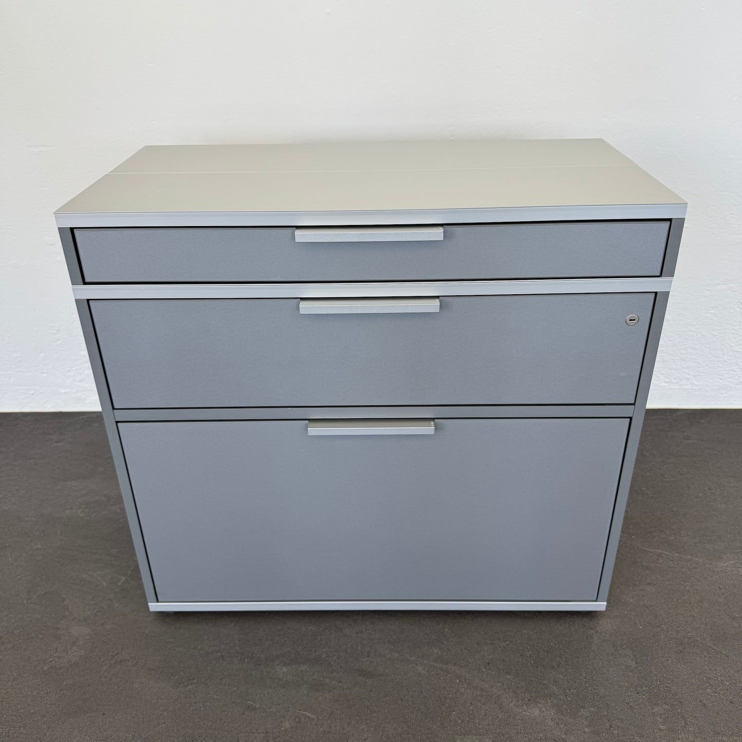 Denz D3 Sideboard MDF Anthrazit mit Aluminium Deckblatt