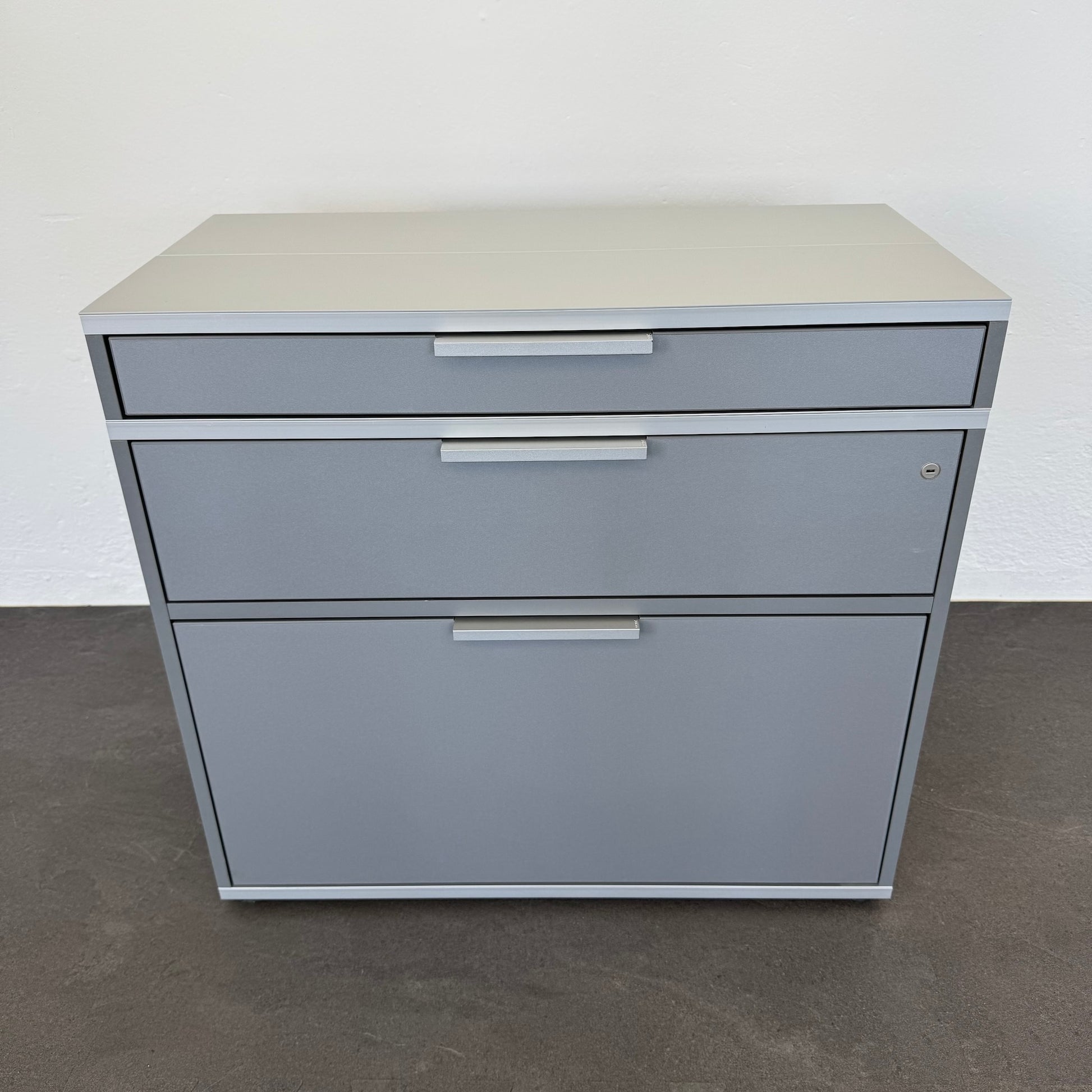 Denz D3 Sideboard MDF Anthrazit mit Aluminium Deckblatt