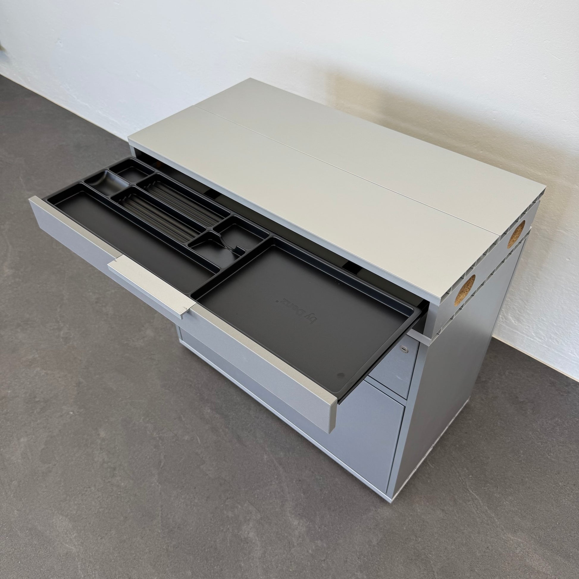 Denz D3 Sideboard mit Materialschale offen