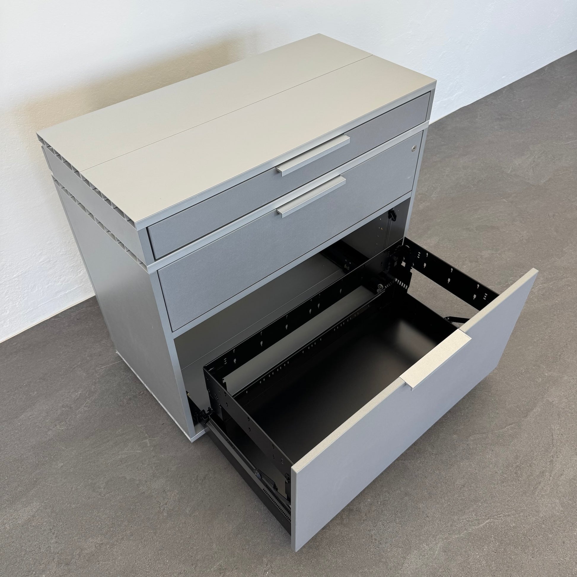 Denz D3 Sideboard mit Hängeregister offen