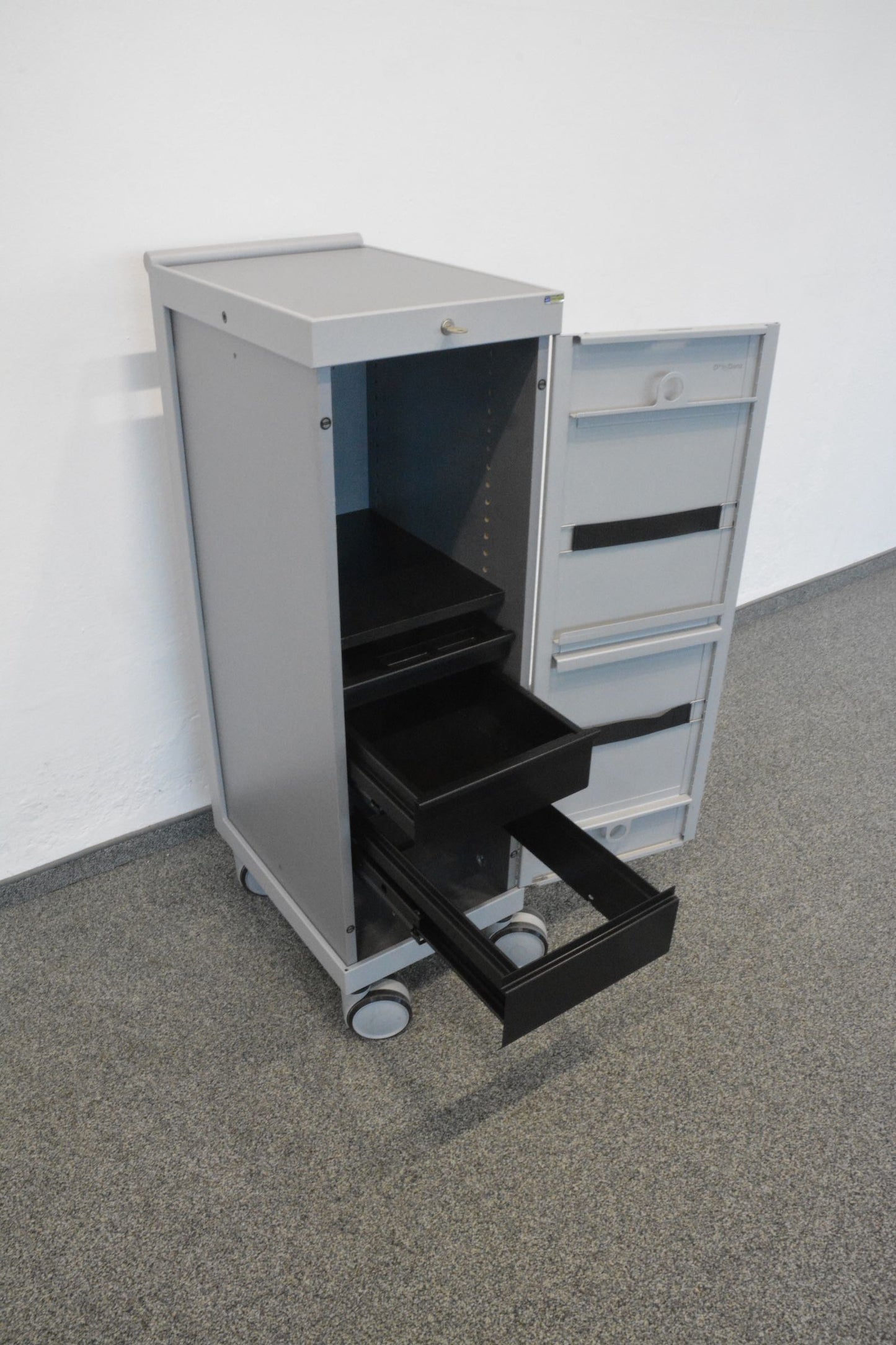 Denz D3 Roll-Caddy mit Hängeregister offen