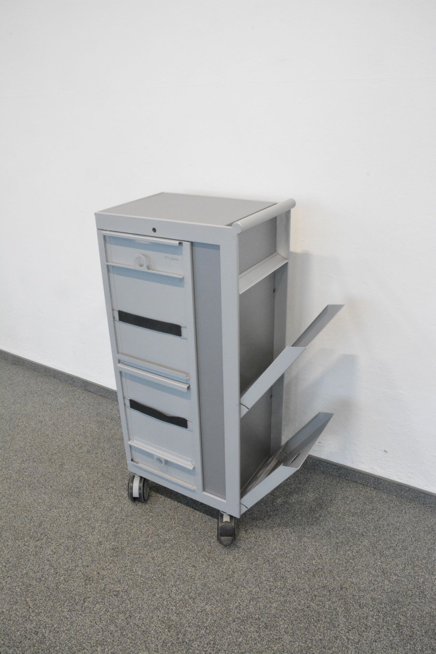 Denz D3 Roll-Caddy mit Postfächer aufgeklappt