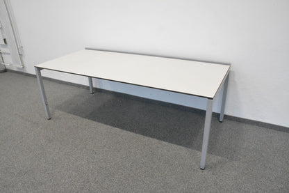 Lista Office Motion Schreibtisch 2000x900mm - Kieselgrau mit Kabelkanal
