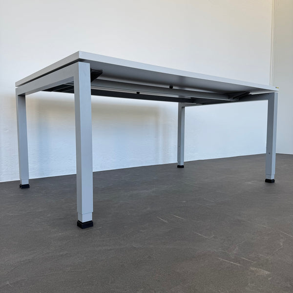 Denz D3 Schreibtisch 1600x1000 mm - Lichtgrau
