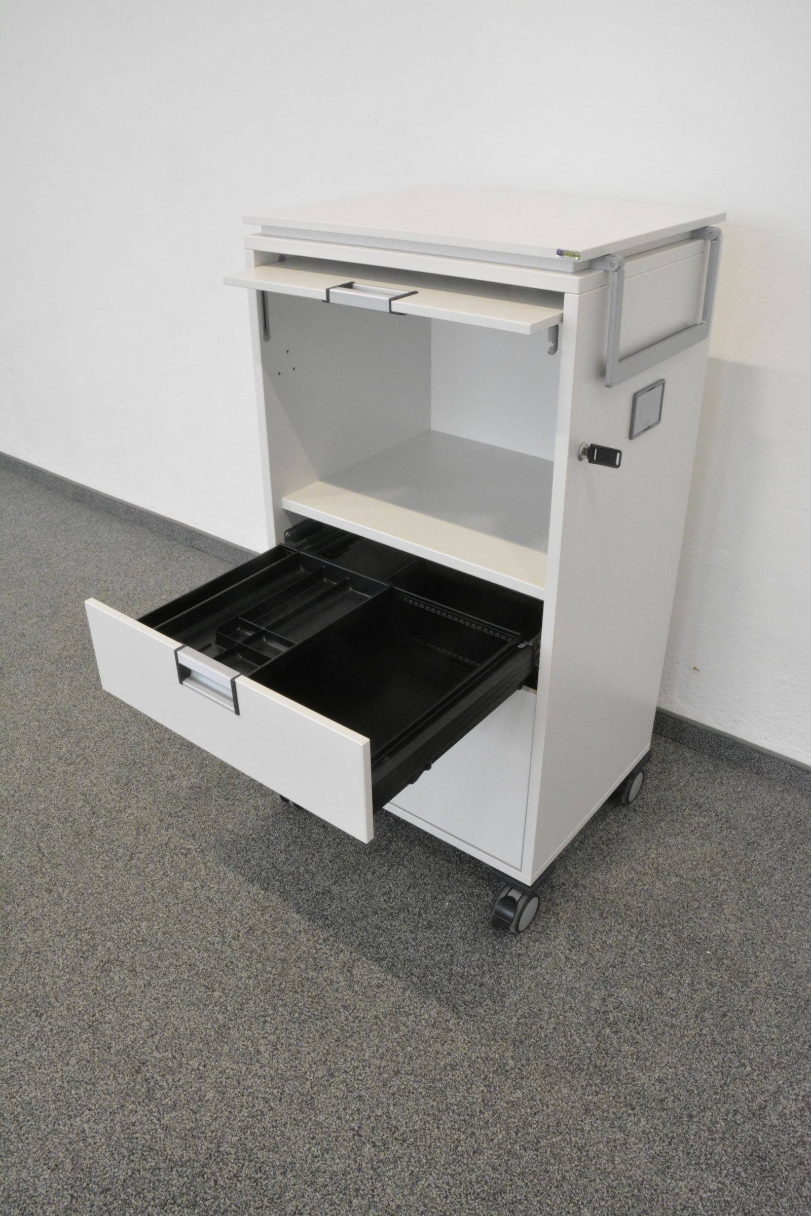 Steelcase Share It Roll-Caddy von rechts