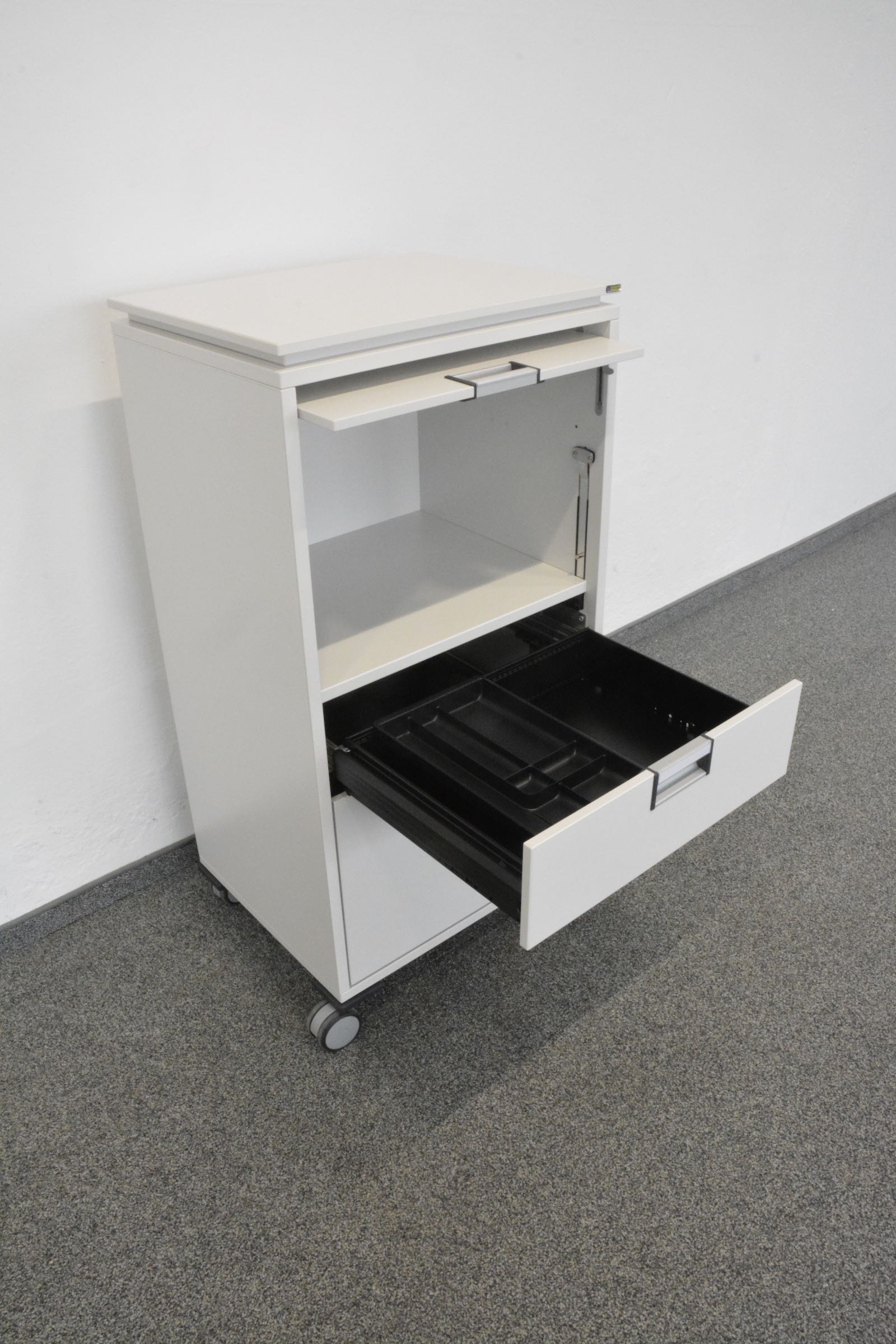 Steelcase Share It Roll-Caddy mit  Breitschublade offen