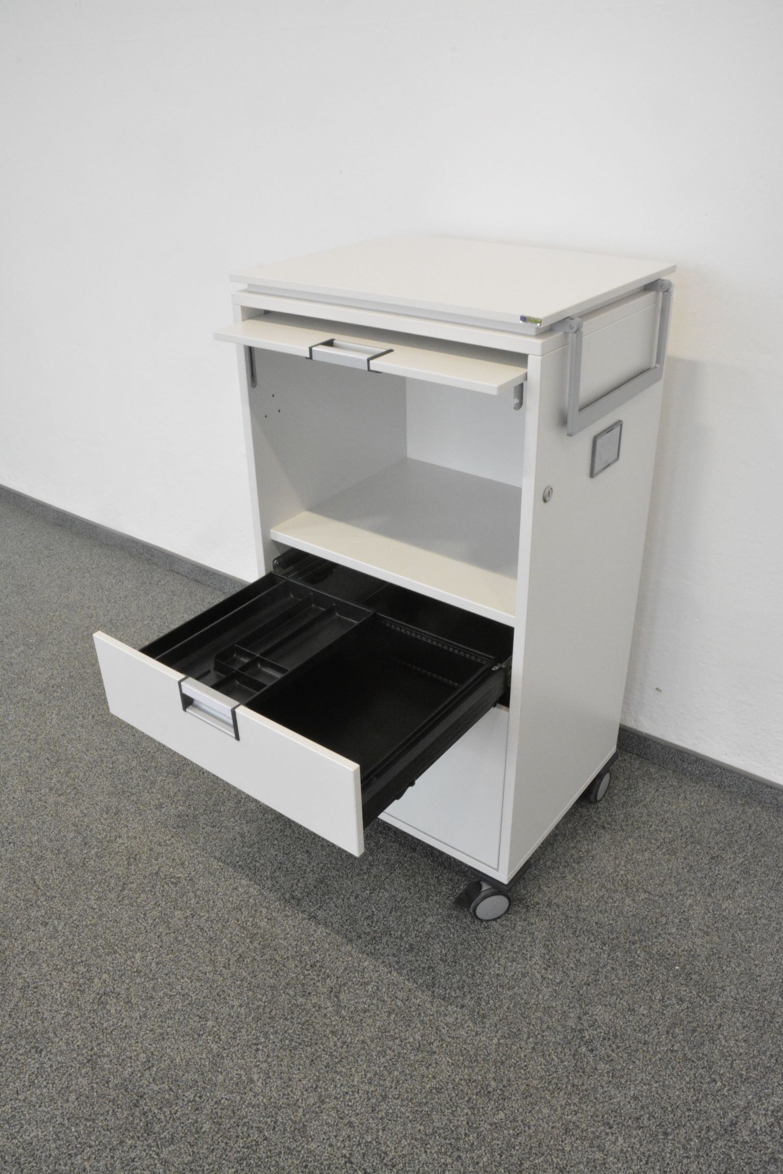 Steelcase Share It Roll-Caddy von rechts