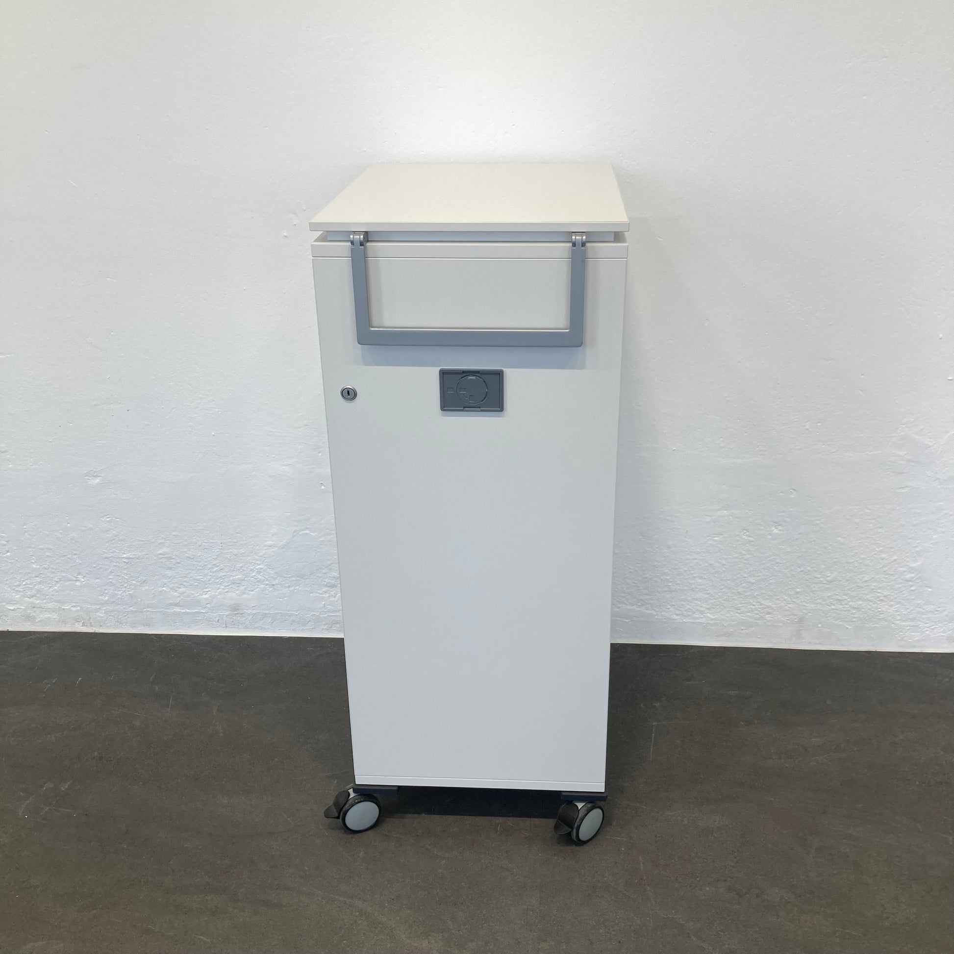 Steelcase Moby Roll-Caddy seitliche Ansicht mit Zugbügel - 6033451