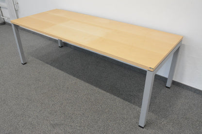 Denz D3 Schreibtisch mit silbergrauem Gestell - 6033475