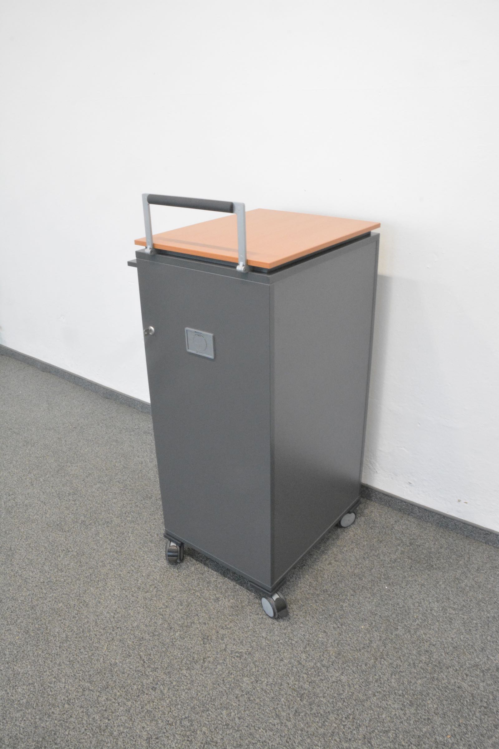 Steelcase Share It Roll-Caddy von hinten