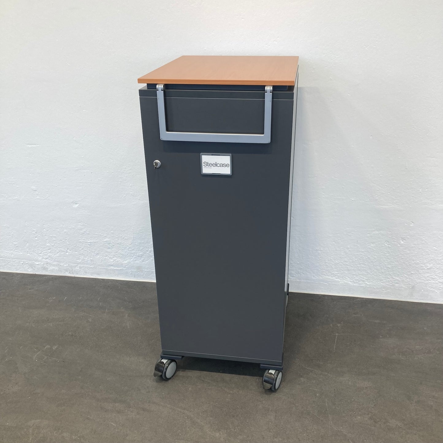 Steelcase Moby Roll-Caddy seitliche Ansicht mit Zugbügel - 6033591