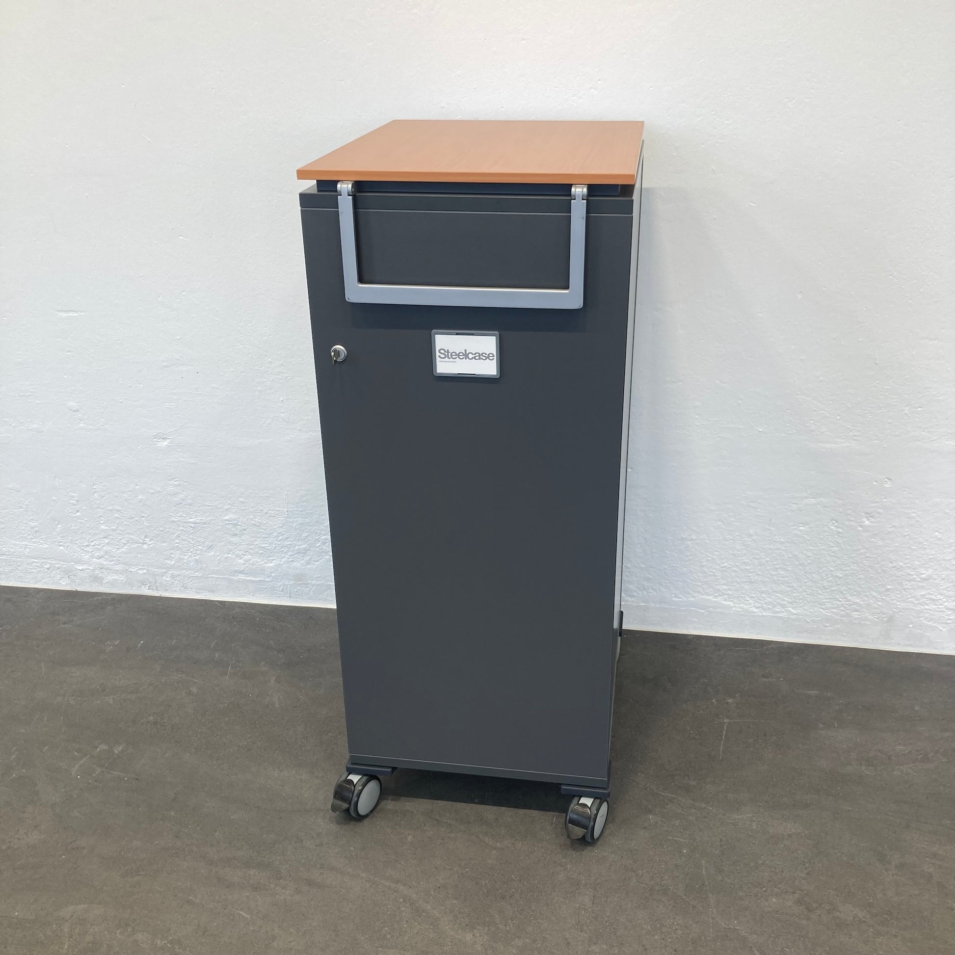 Steelcase Moby Roll-Caddy seitliche Ansicht mit Zugbügel - 6033591