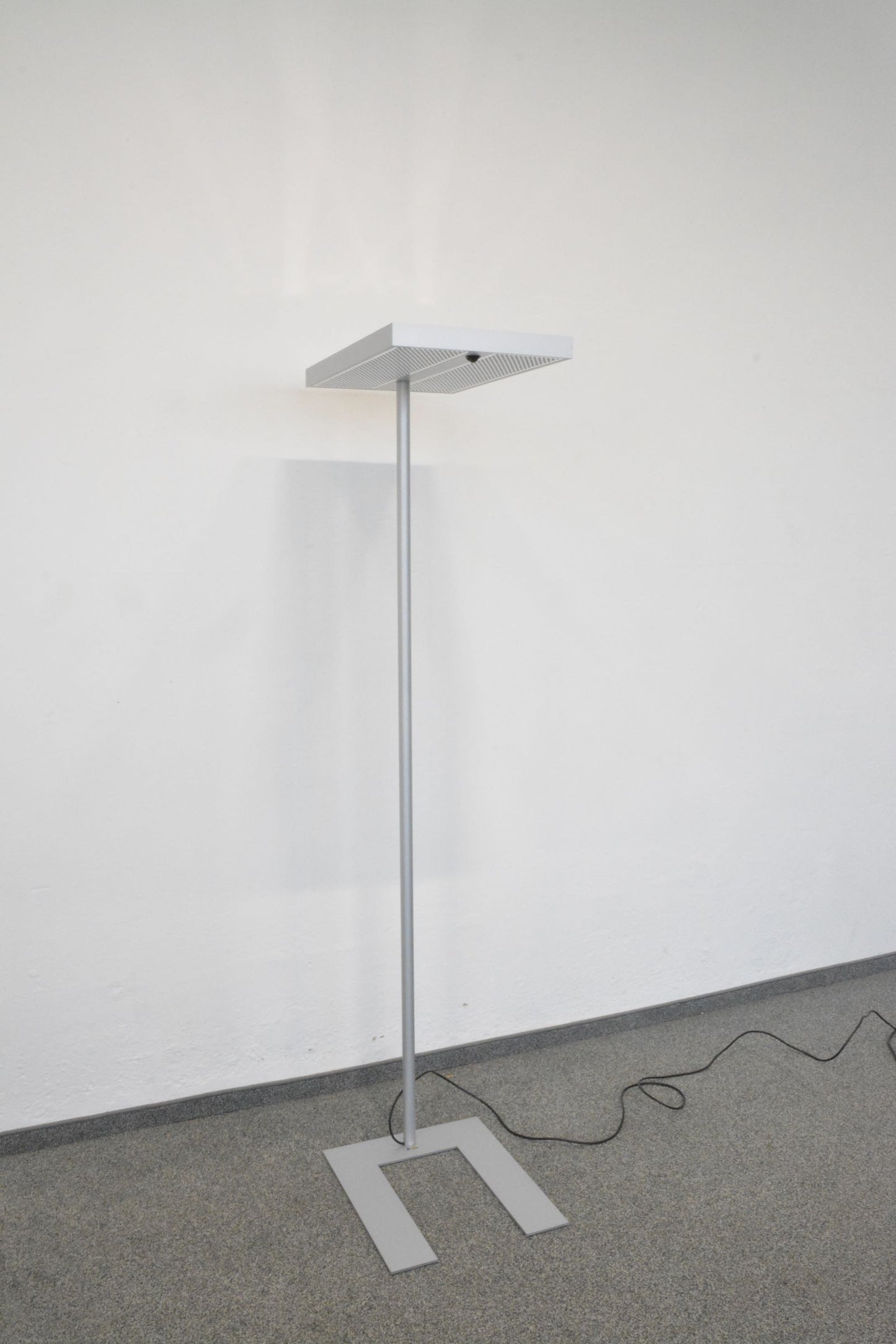 Regent Level Stehleuchte in Silbergrau - 6033778