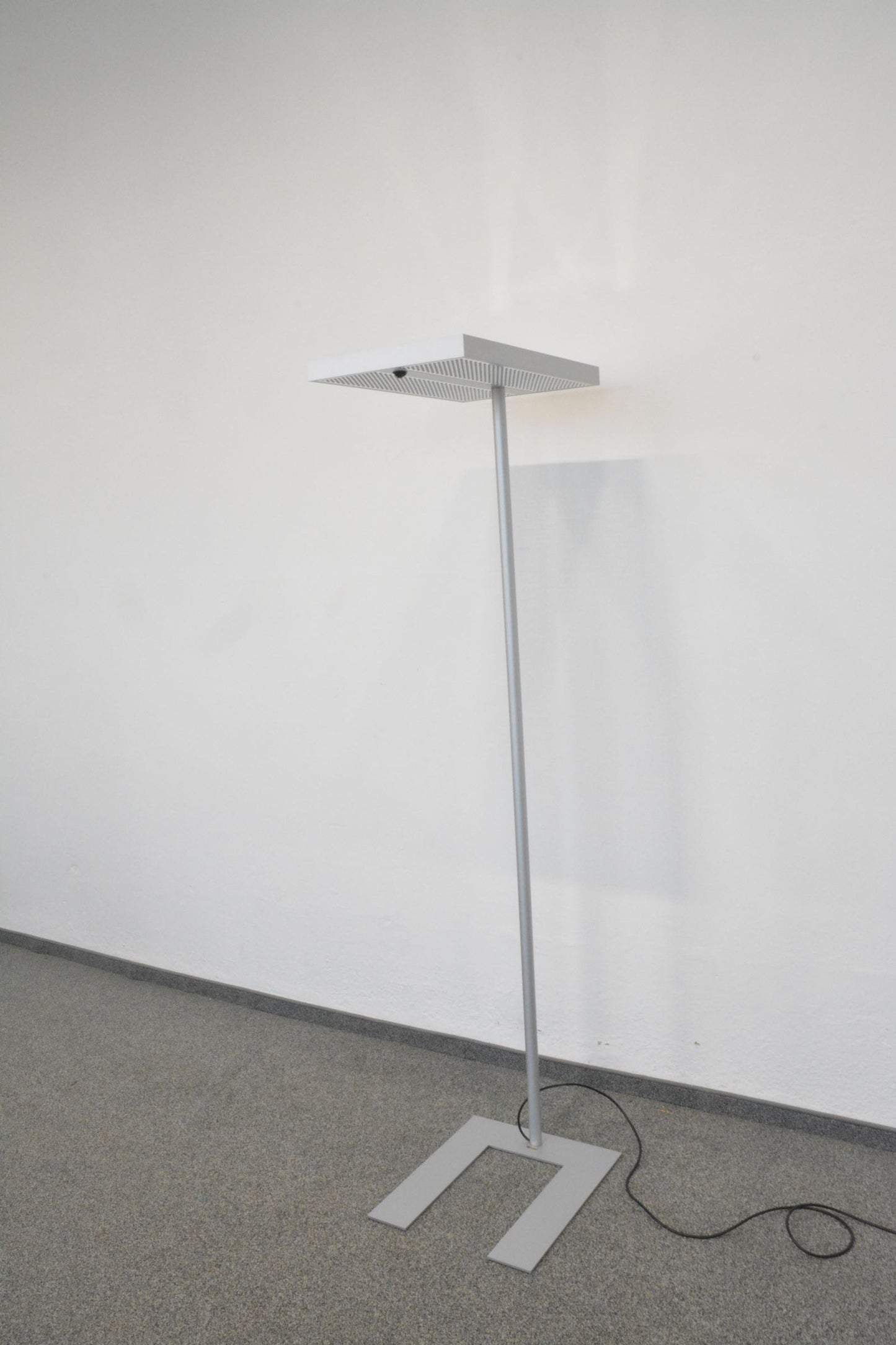 Regent Level Stehleuchte mit direktem und indirektem Licht - 6033778