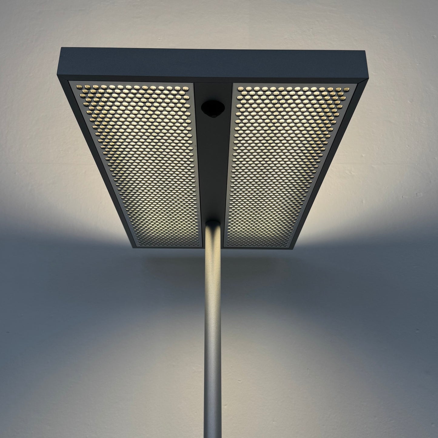 Regent Level Stehleuchte mit direktem und indirektem Licht - 6033778