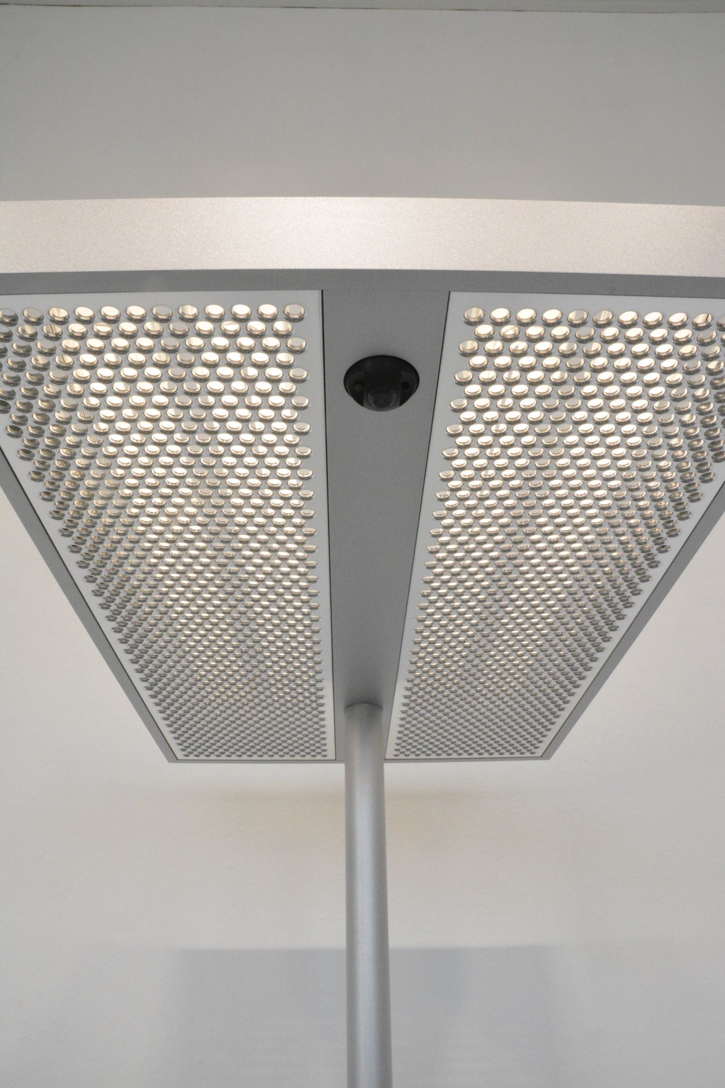 Regent Level Stehleuchte Detailfoto Lampenkopf - 6033778