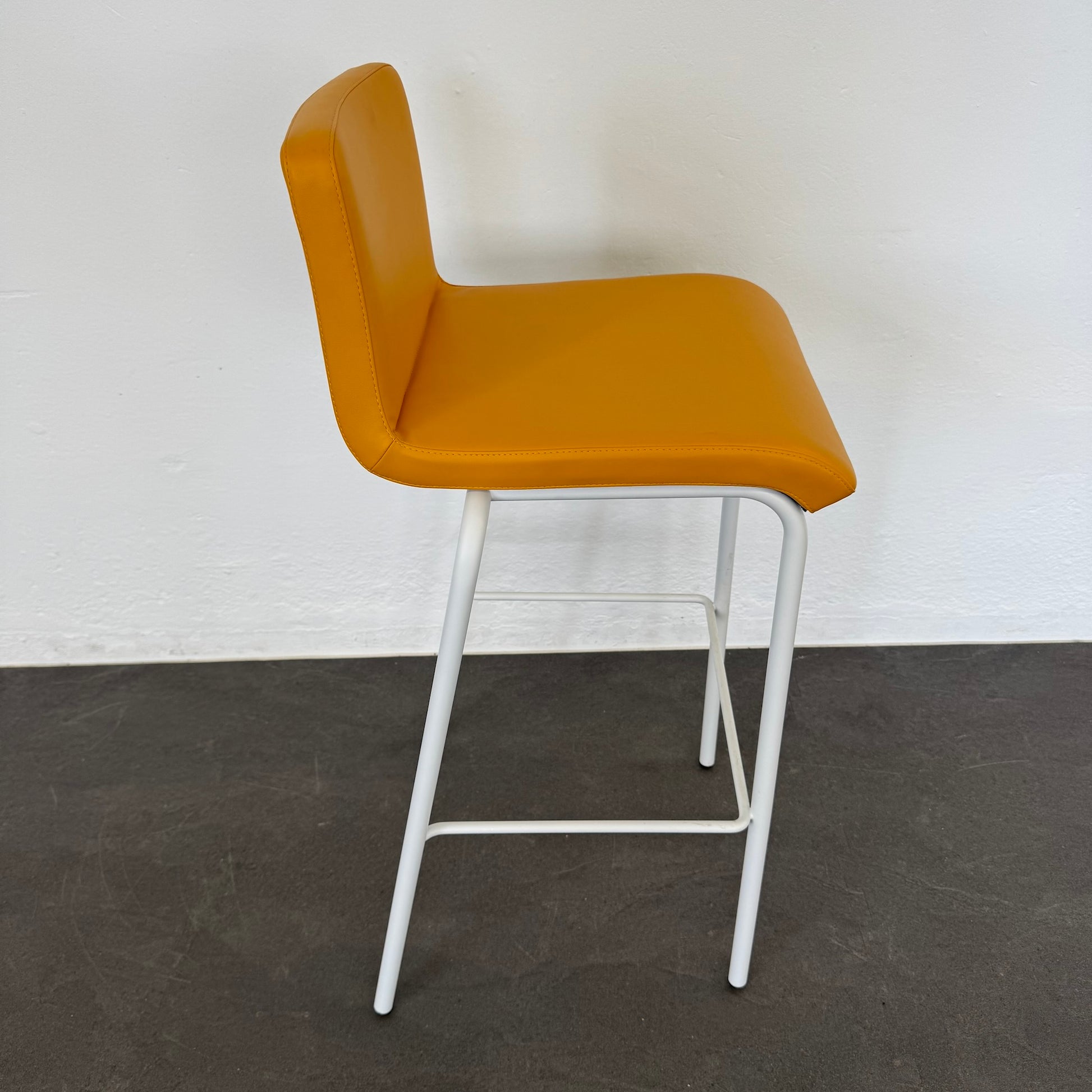 Steelcase B-Free Barhocker mit weissem Gestell