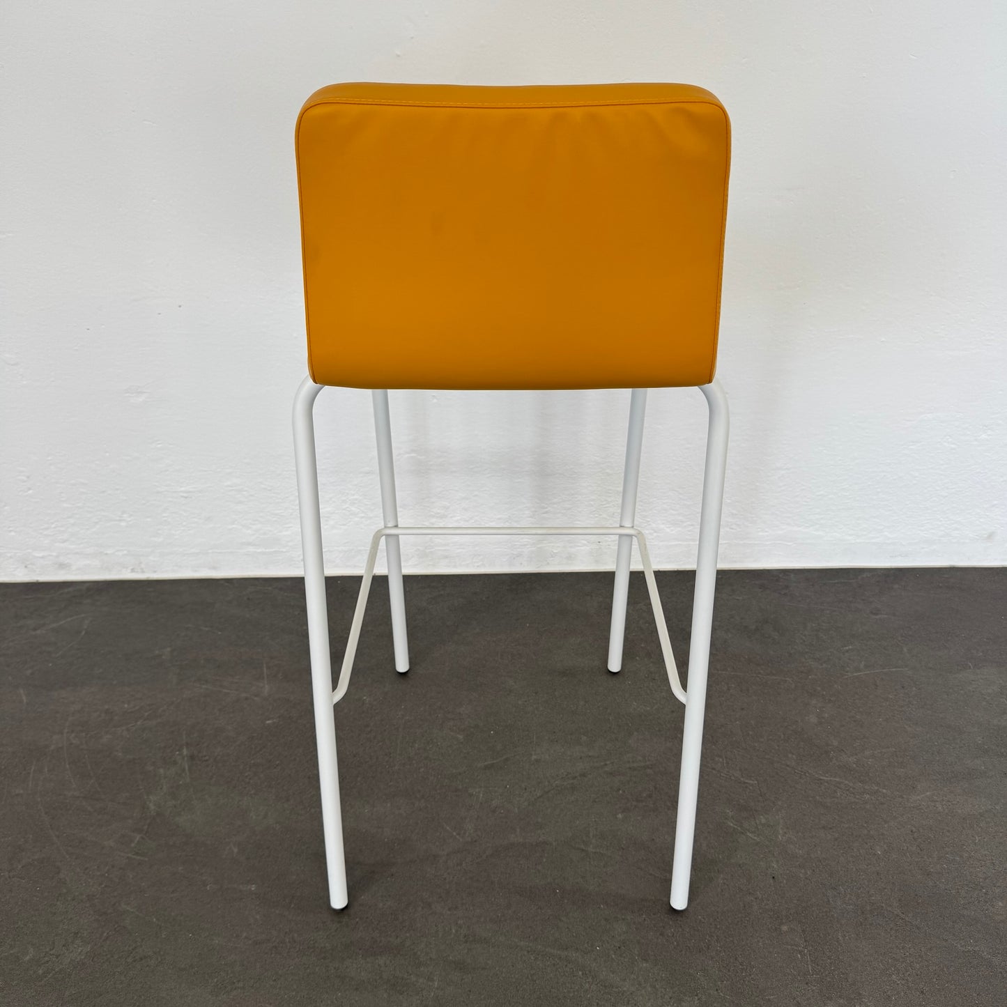 Steelcase B-Free Barhocker Ansicht von hinten