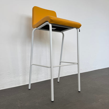 Steelcase B-Free Barhocker Ansicht von unten links - 6033782