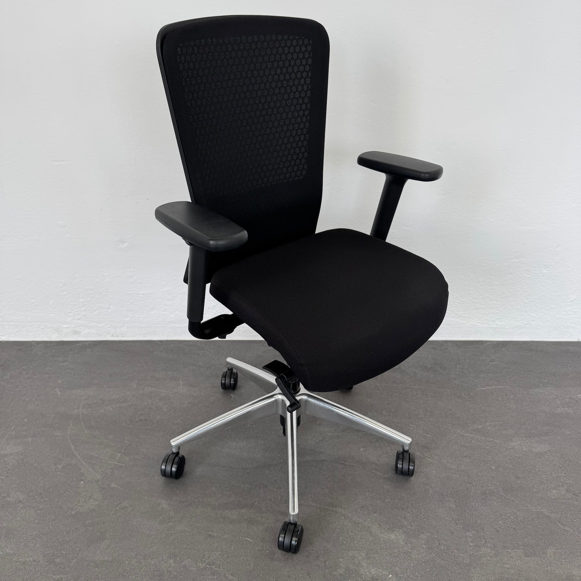 Girsberger Folio Bürodrehstuhl mit Armlehnen