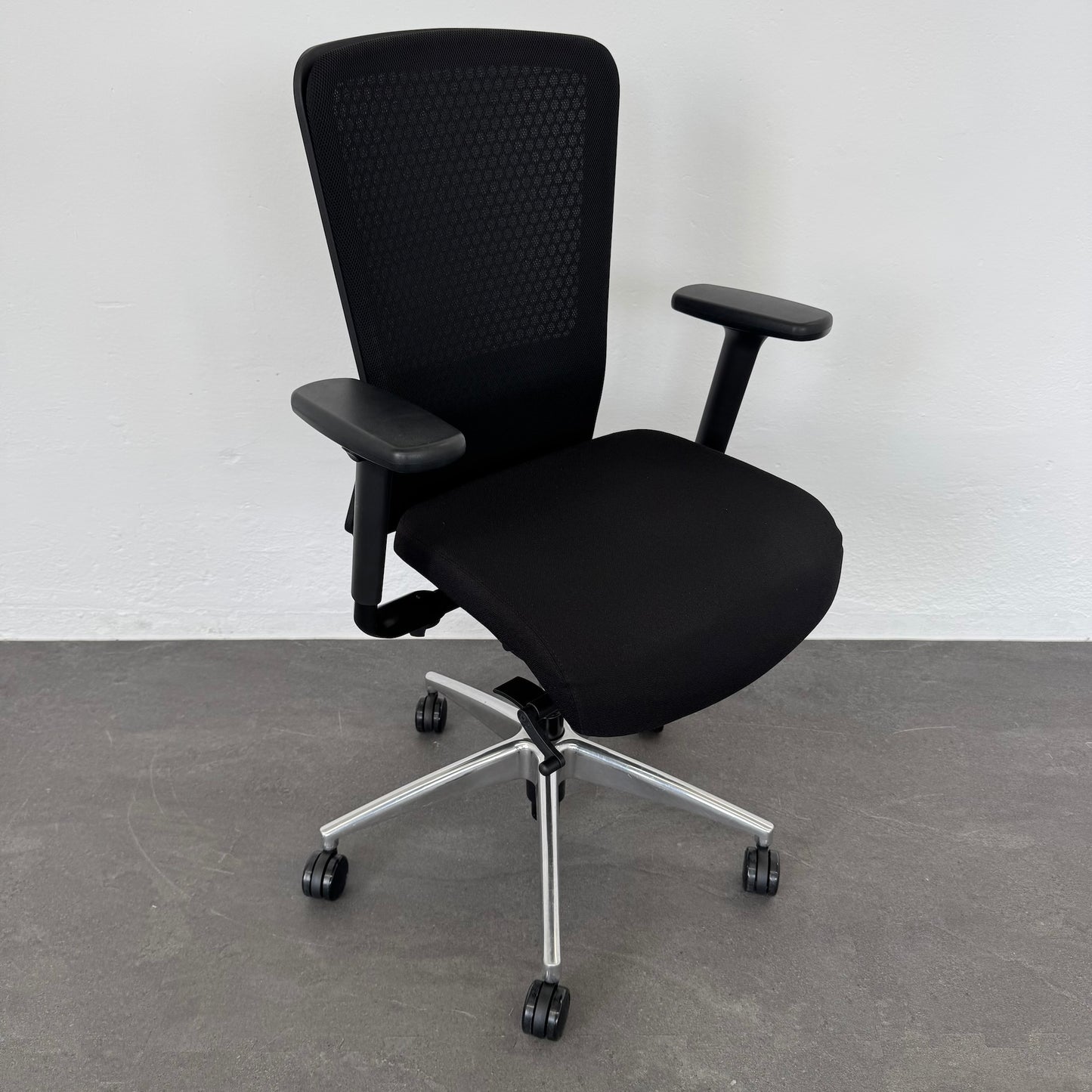 Girsberger Folio Bürodrehstuhl mit Armlehnen