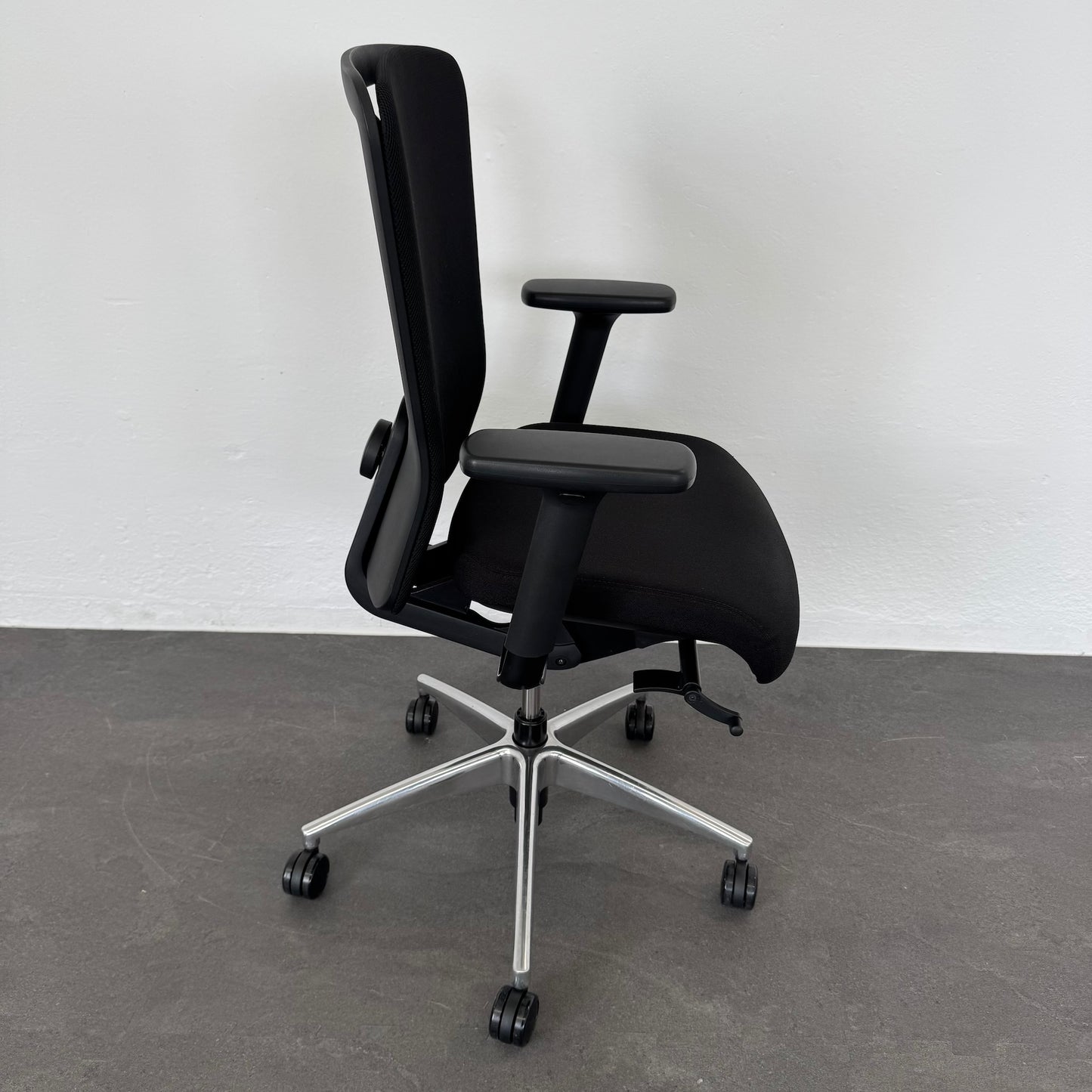 Girsberger Folio Bürodrehstuhl mit Fusskreuz poliert