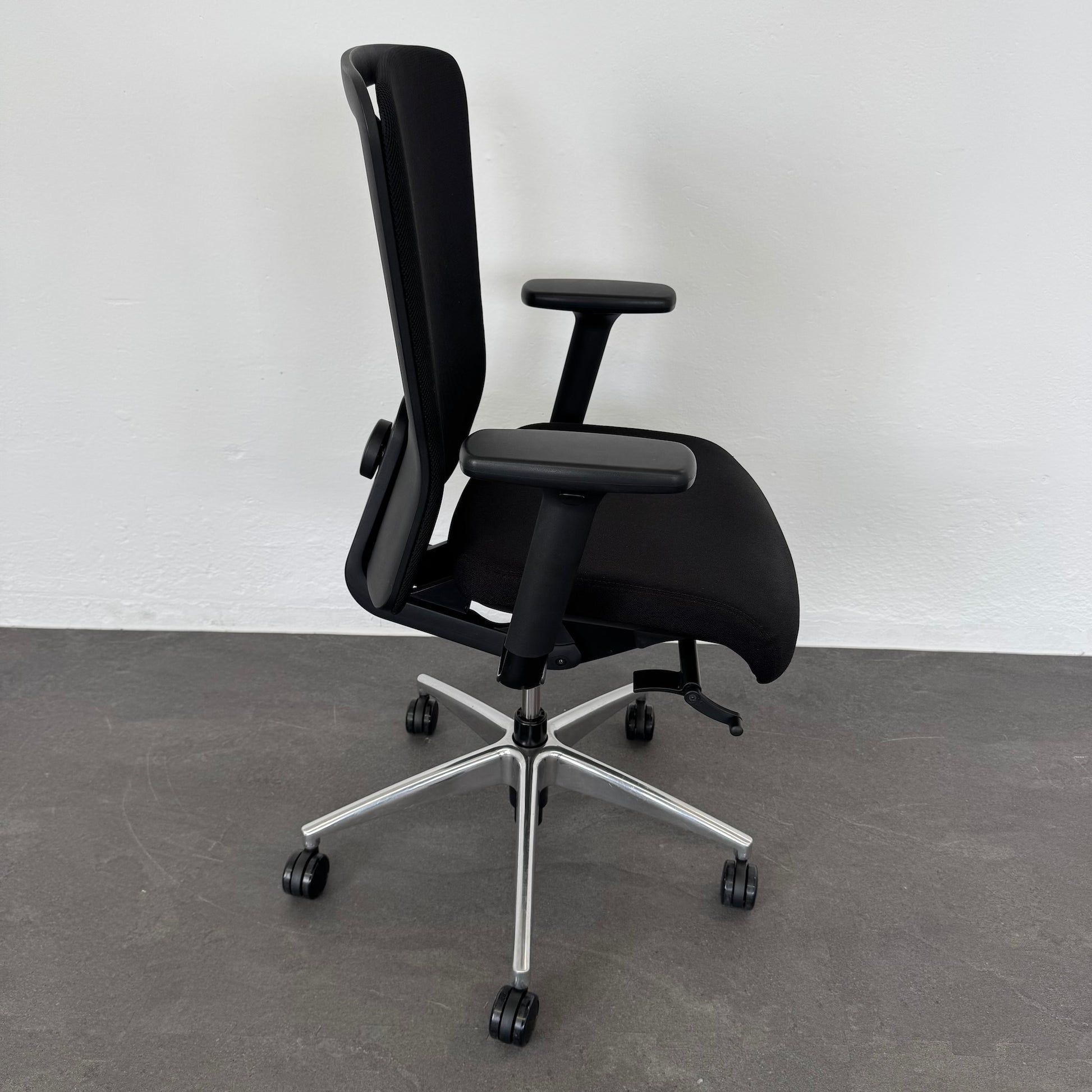 Girsberger Folio Bürodrehstuhl mit Fusskreuz poliert