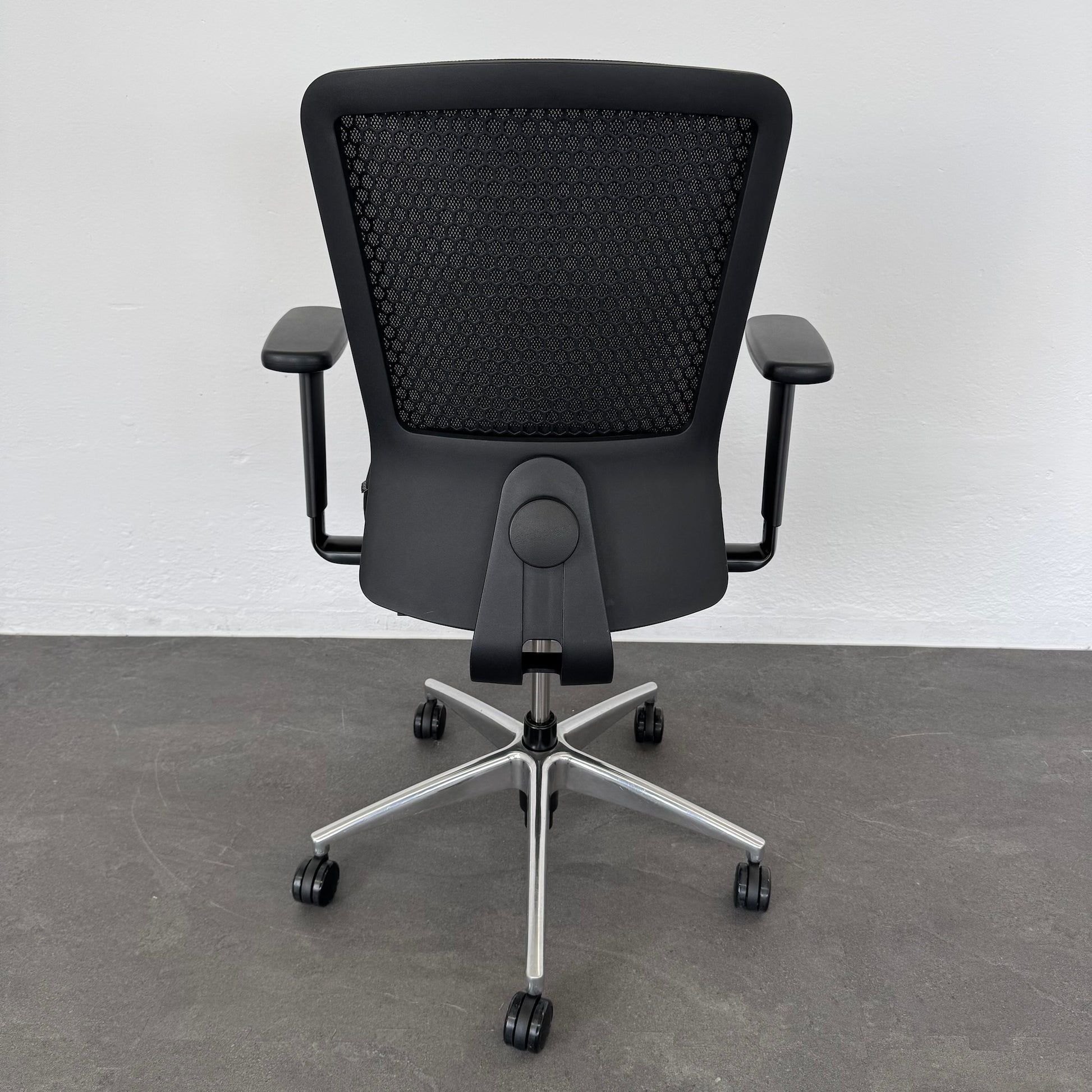 Girsberger Folio Bürodrehstuhl Ansicht von hinten