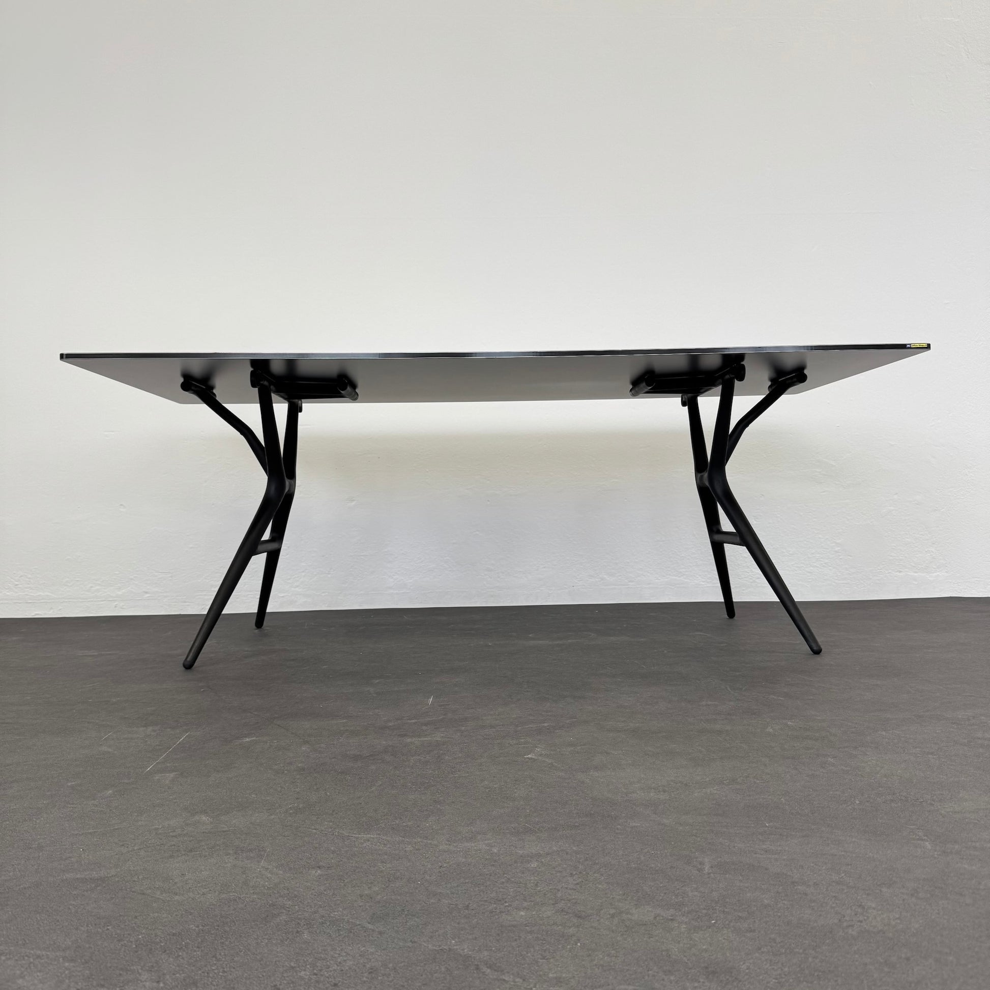 Kartell Spoon Tisch Ansicht von unten
