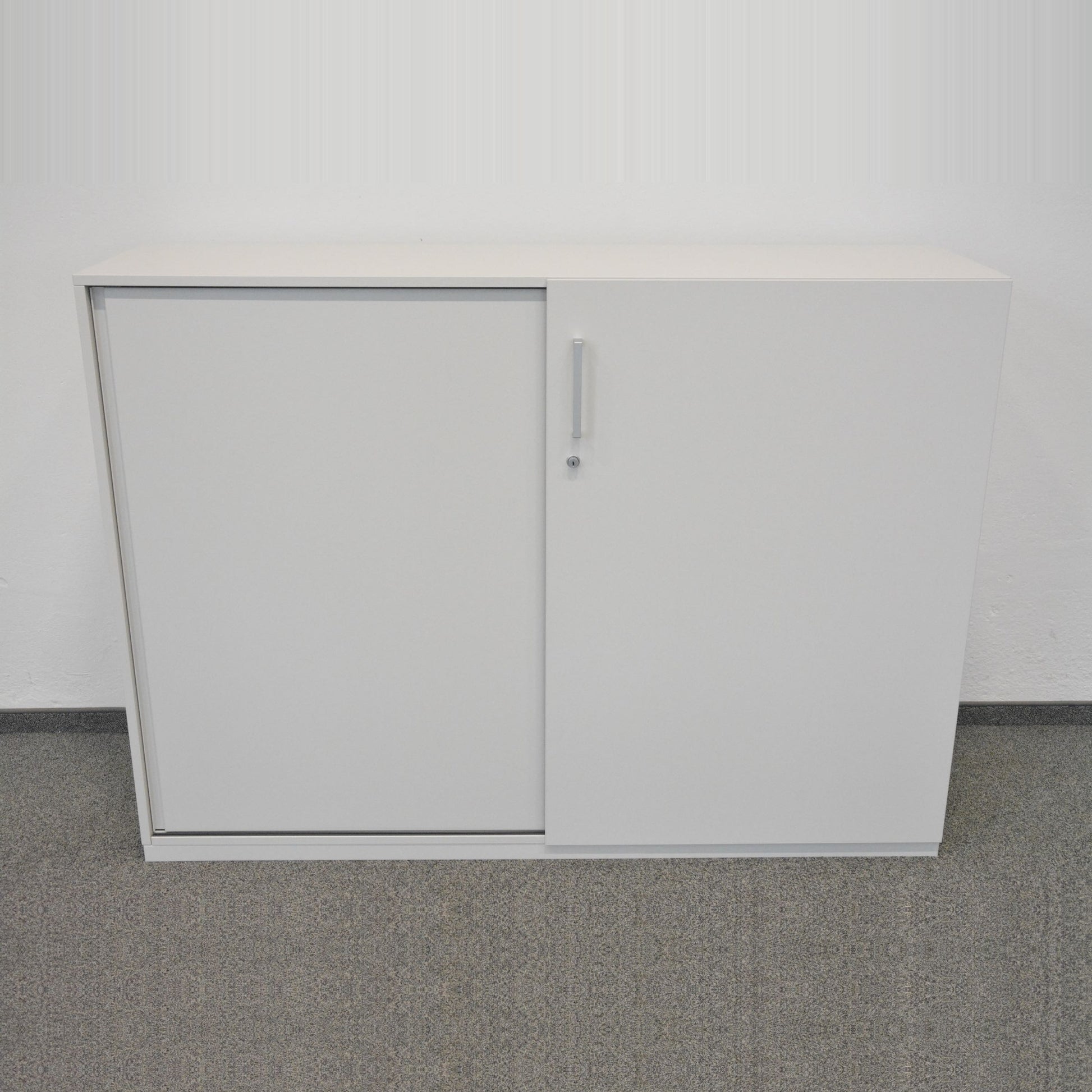 Steelcase Share It Schiebetürschrank Spanplatte Weiss