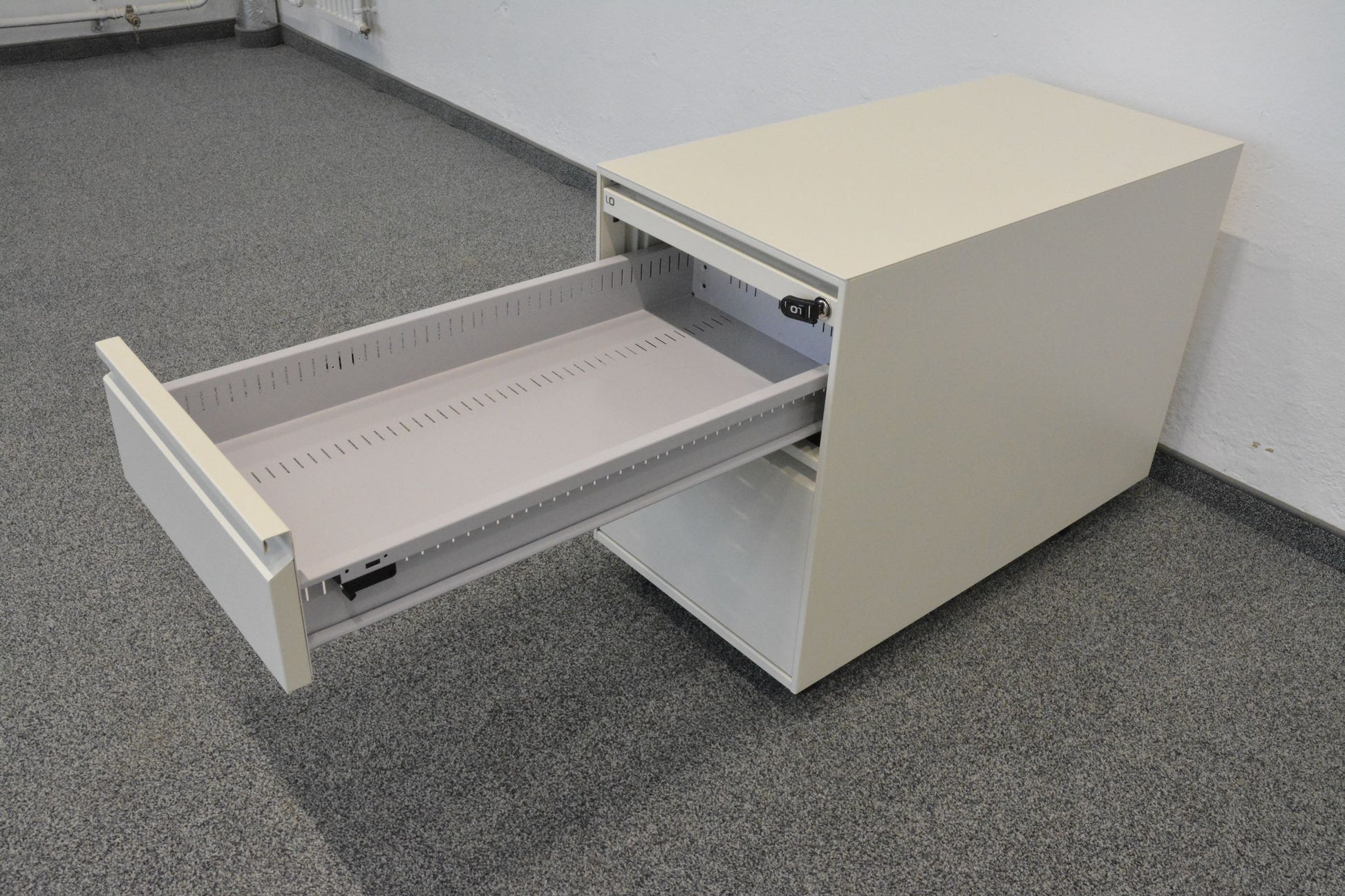 Lista Office Serie L Roll-Korpus mit Schublade offen