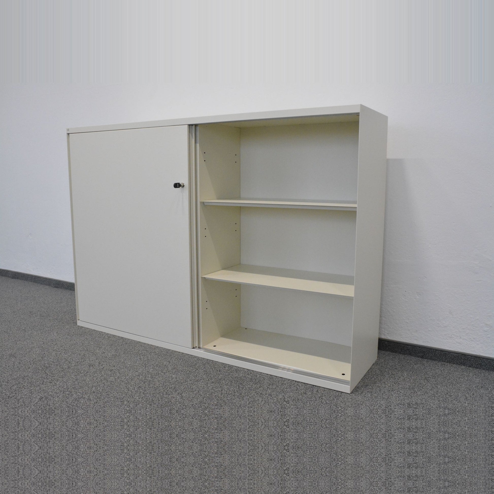 Lista Office One Schiebetür-Aktenschrank 1600mm breit
