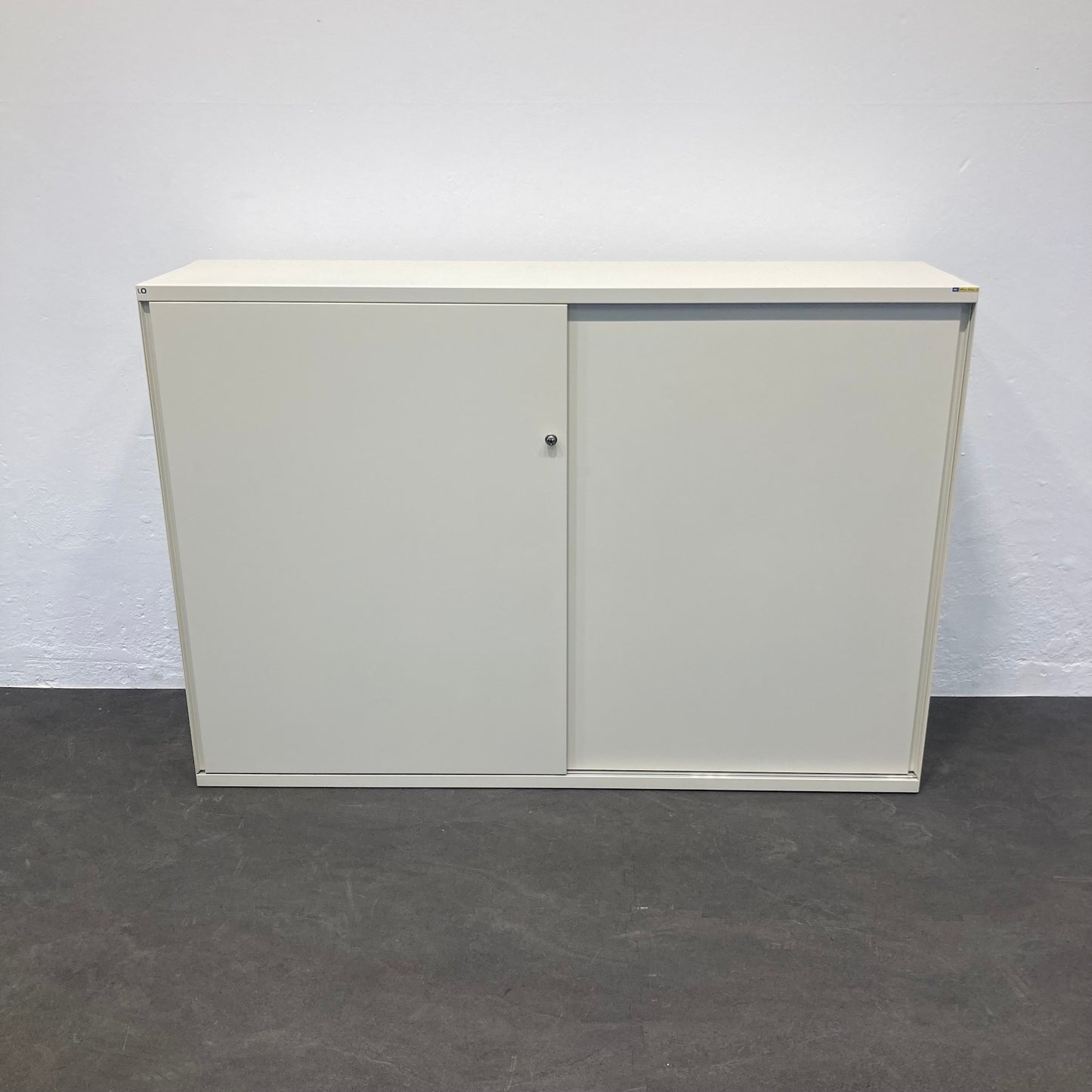 Lista Office LO One Schiebetür-Aktenschrank aus Metall in Perlweiss - 6034082